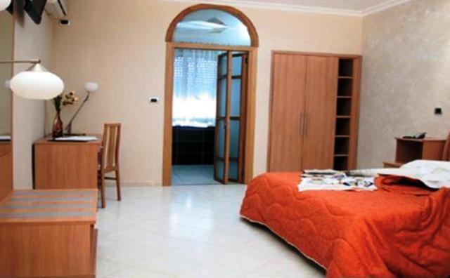 Triple Room - Photo 8