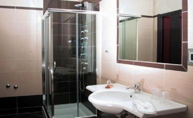 Triple Room - Photo 9