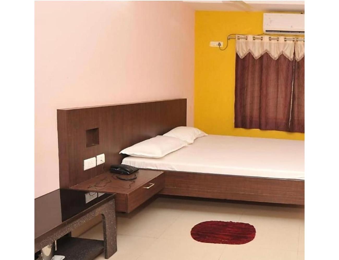 Economy Double Room photo 3