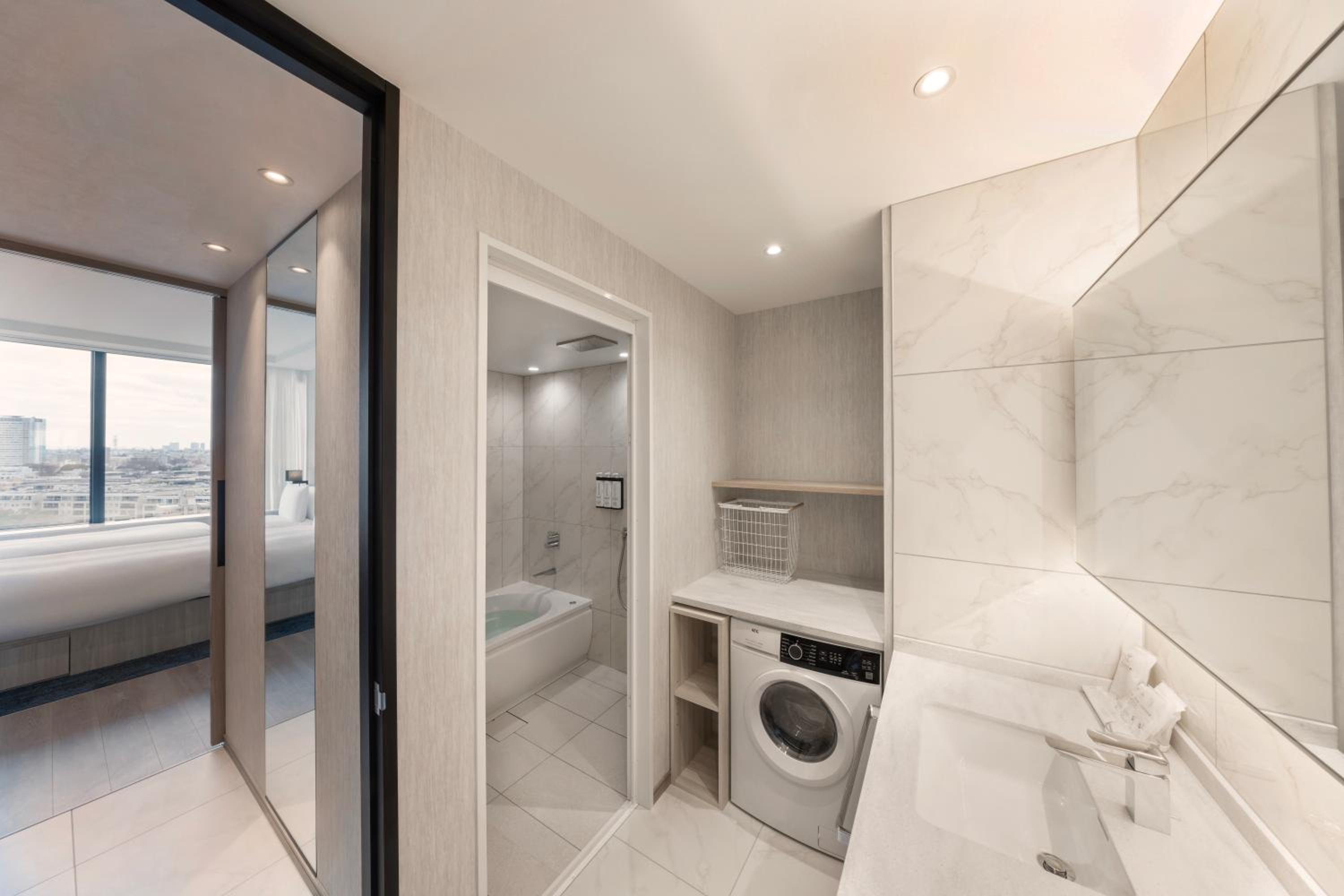 Two-Bedroom Suite With One King Bed And Two Twin Beds photo 3