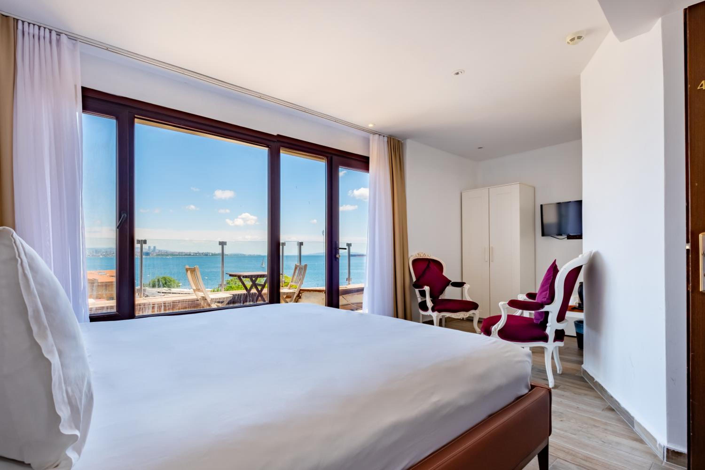 Deluxe Double Room with Sea View photo 1