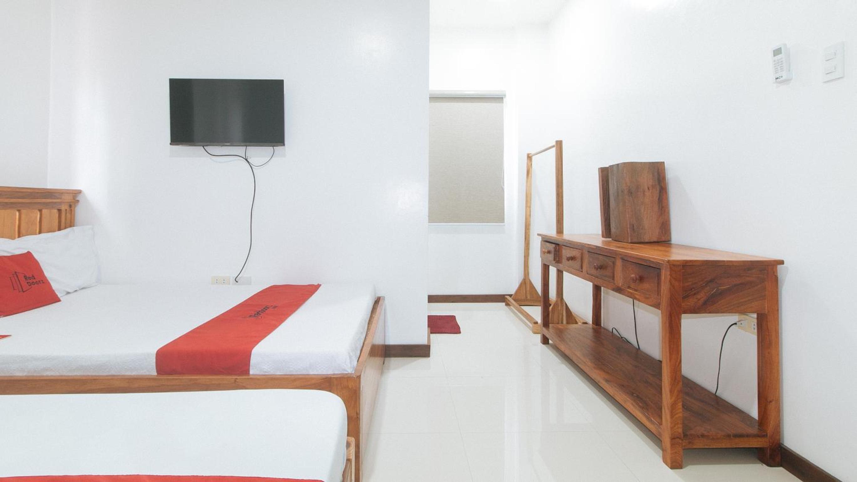 Deluxe Room - Photo 9