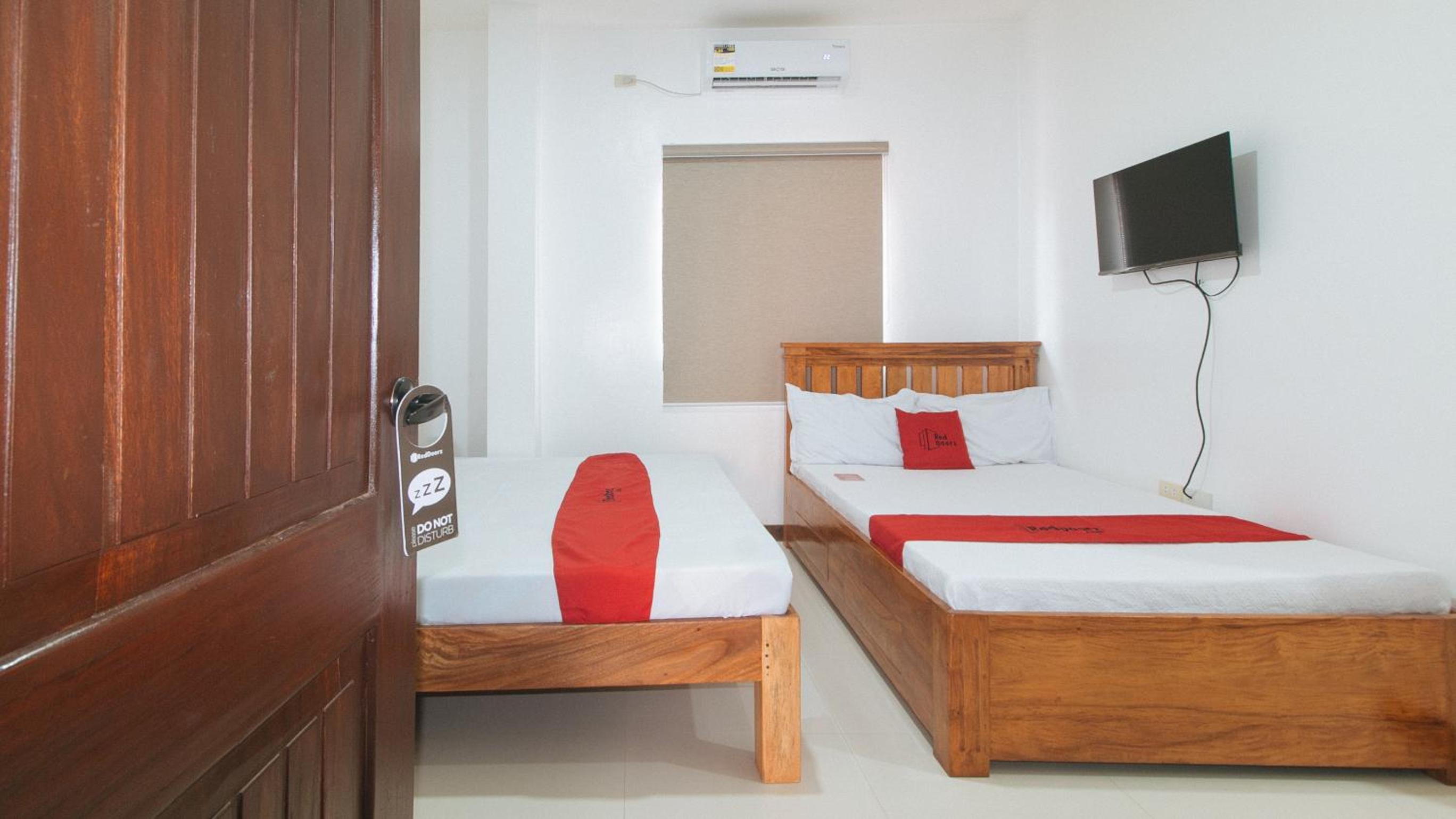 Deluxe Room - Photo 10