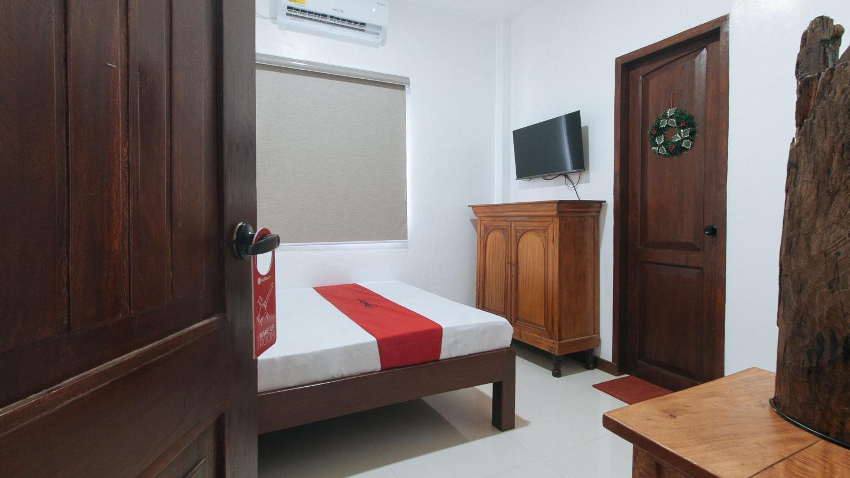 Standard Double Room - Photo 9