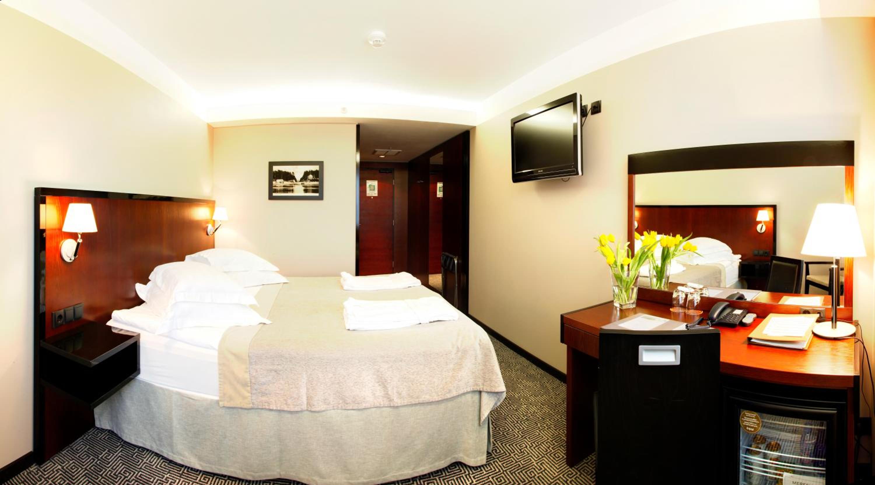 Double Room with Spa Access - Photo 2