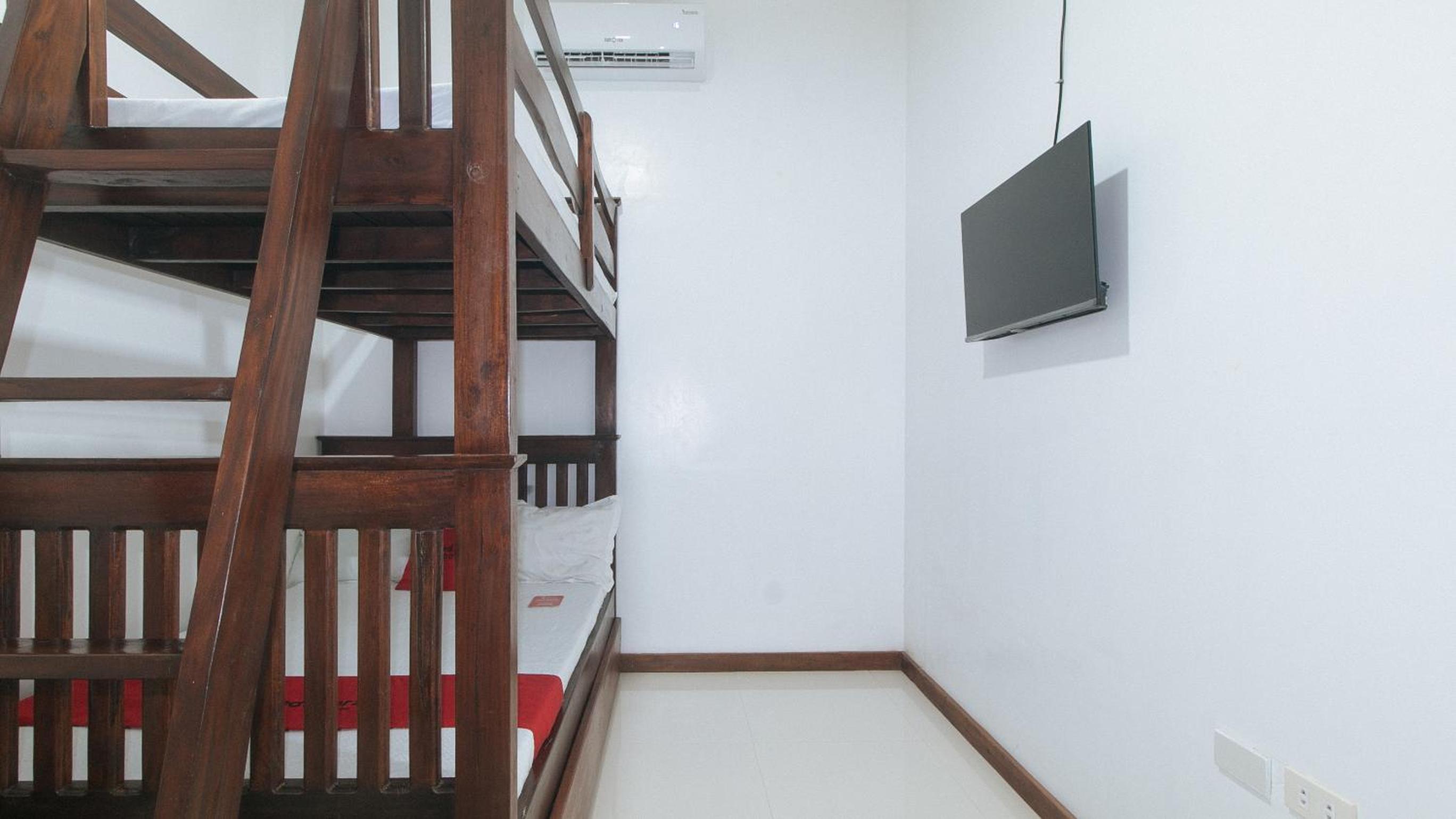 Family Room - Photo 14