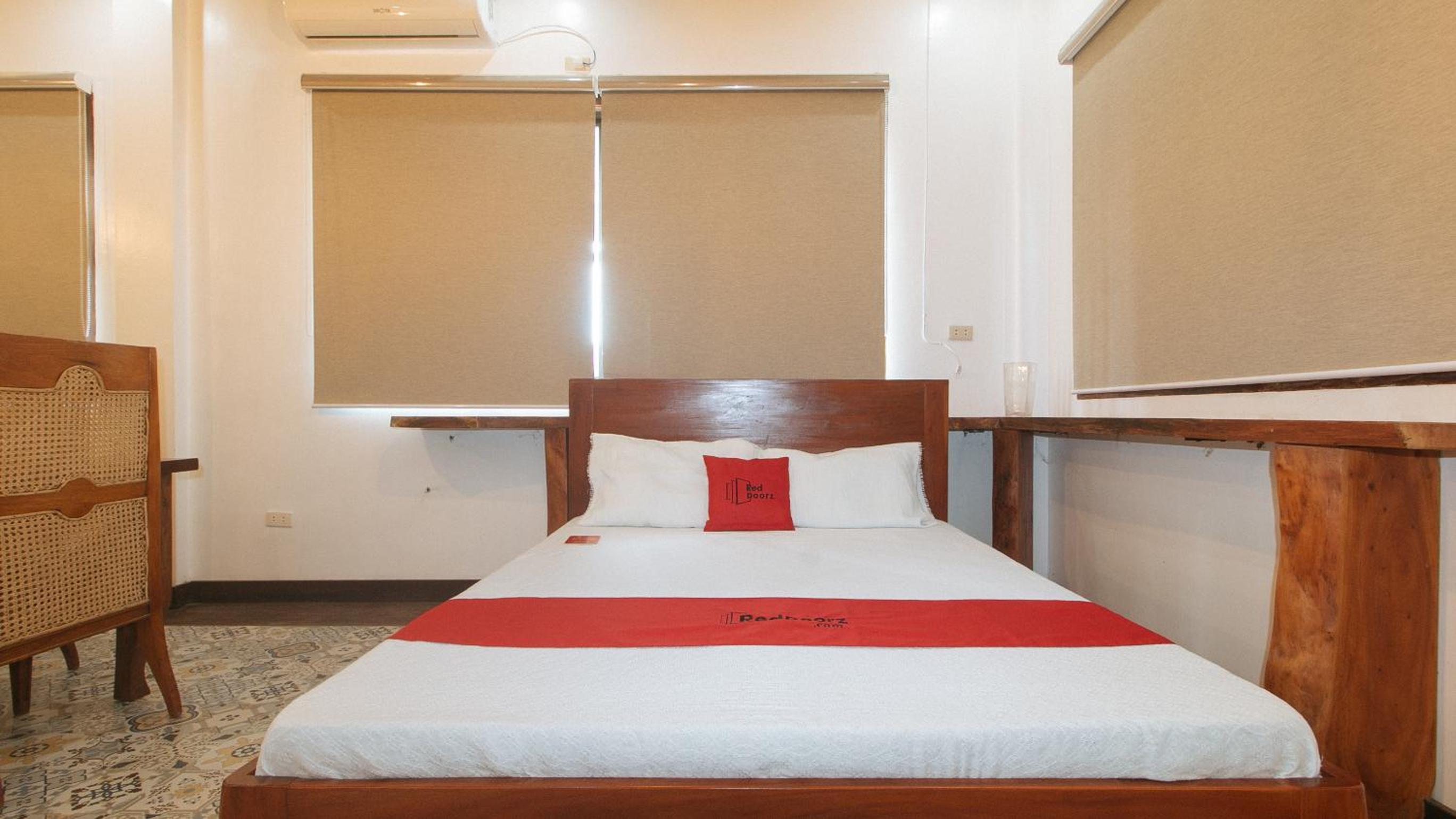 Double Room with Shared Bathroom - Photo 5