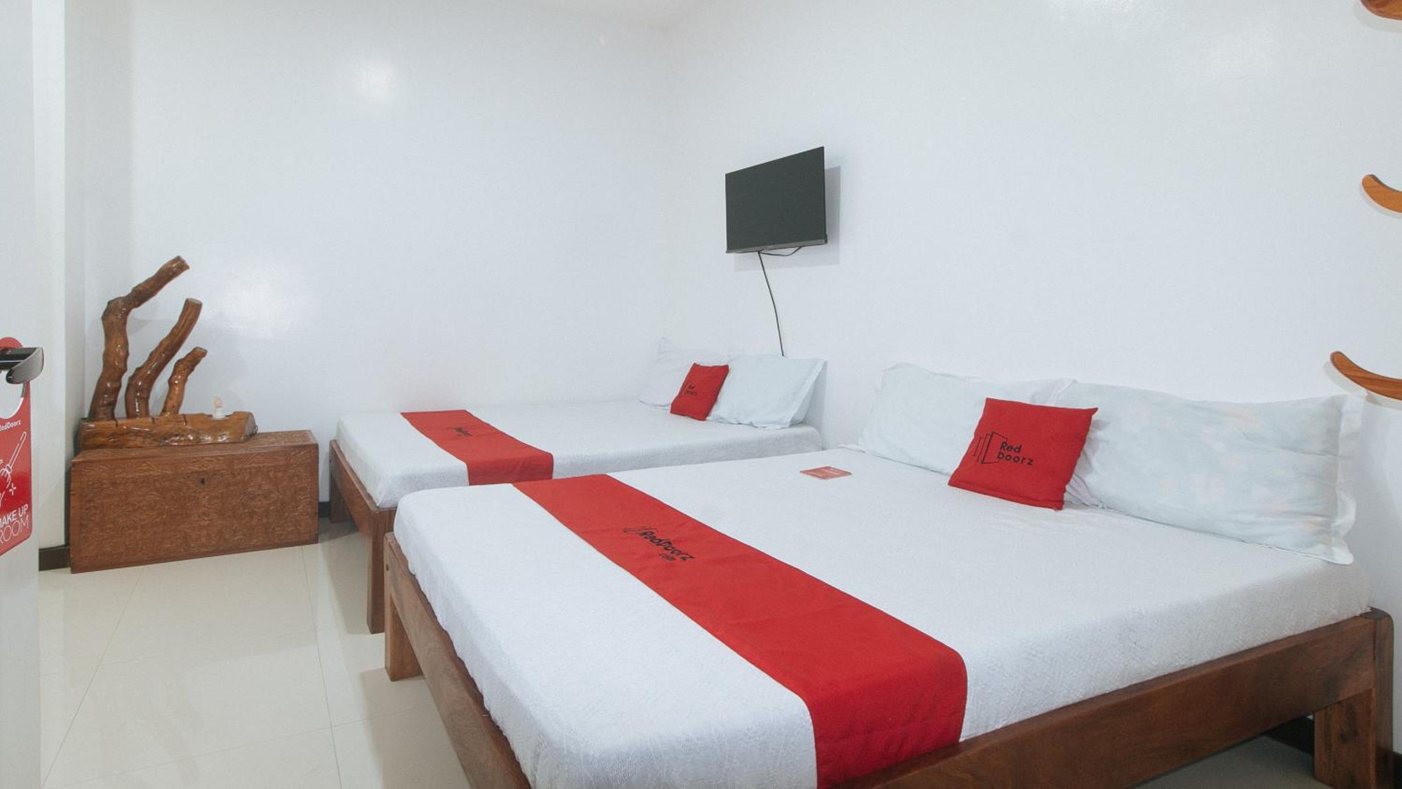 Family Room for 6 Adults - Photo 5