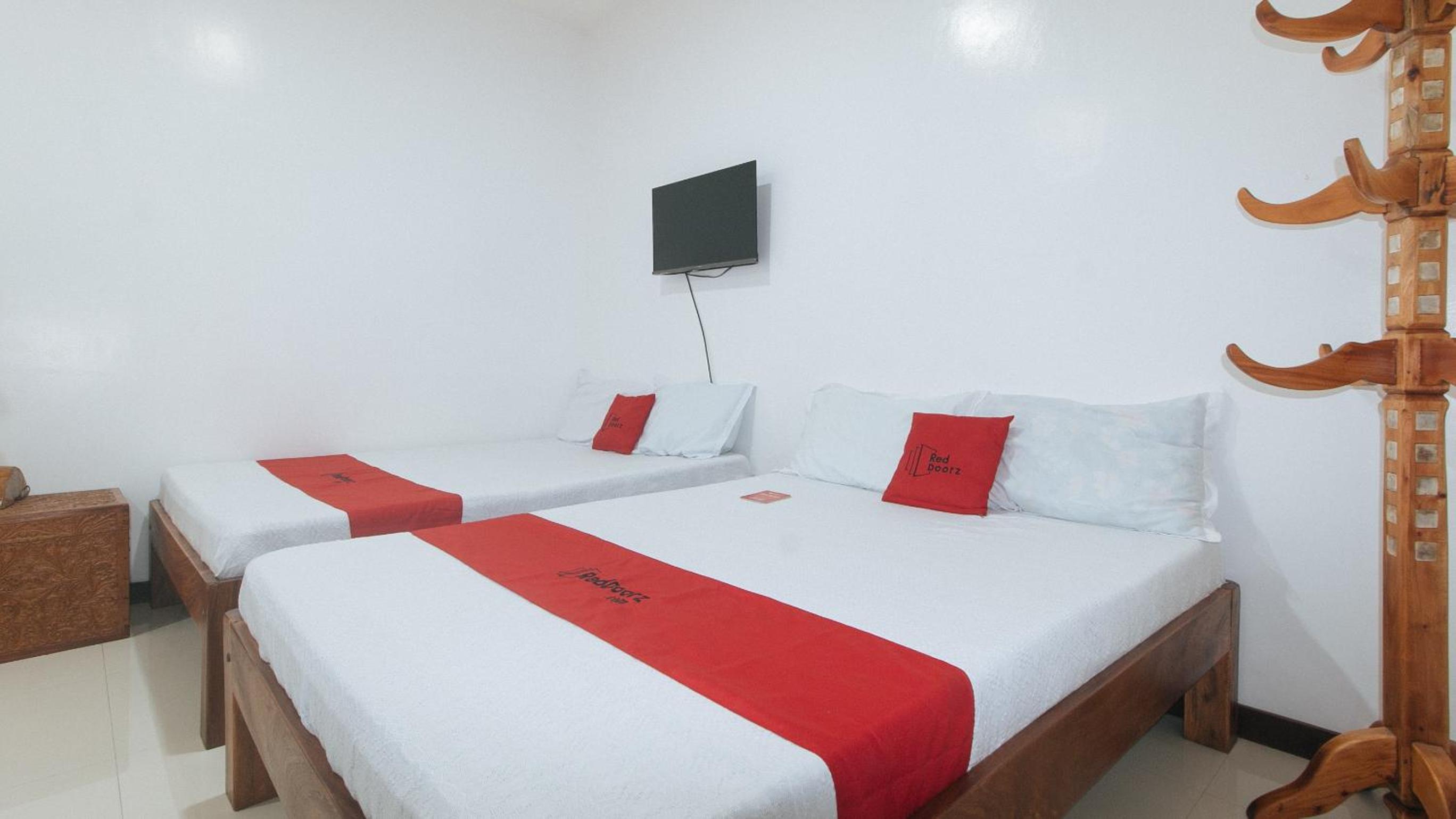 Family Room for 6 Adults - Photo 4