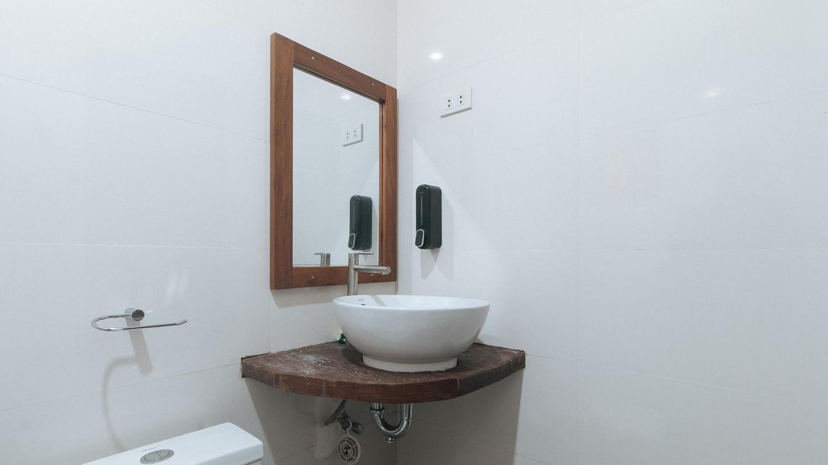Deluxe Room - Photo 6