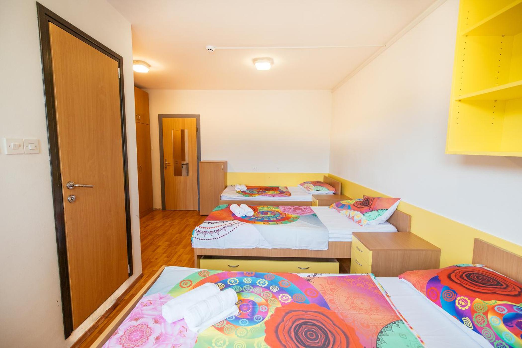Economy Triple Room photo 3