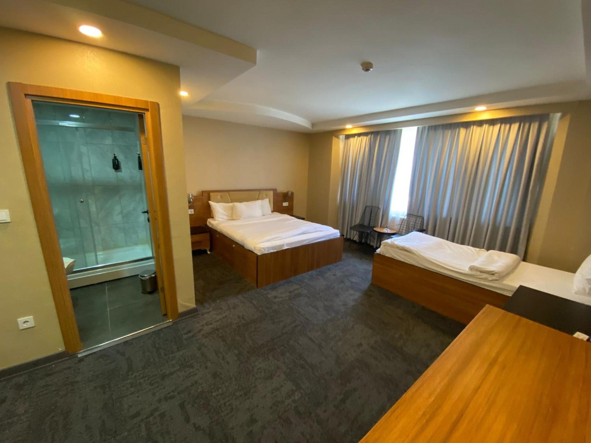 Deluxe Triple Room photo 3