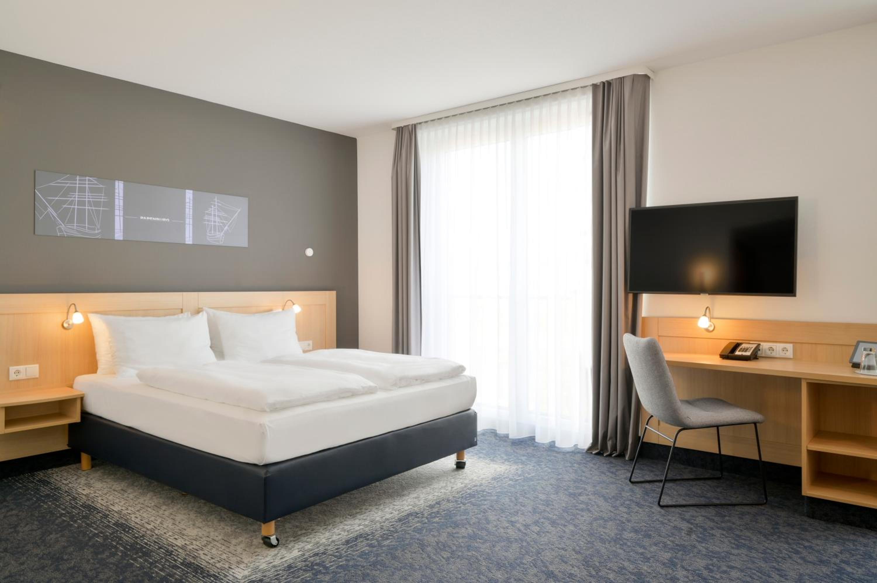 Queen Room with Roll-In Shower - Second Floor/Disability Access/Non-Smoking photo 1