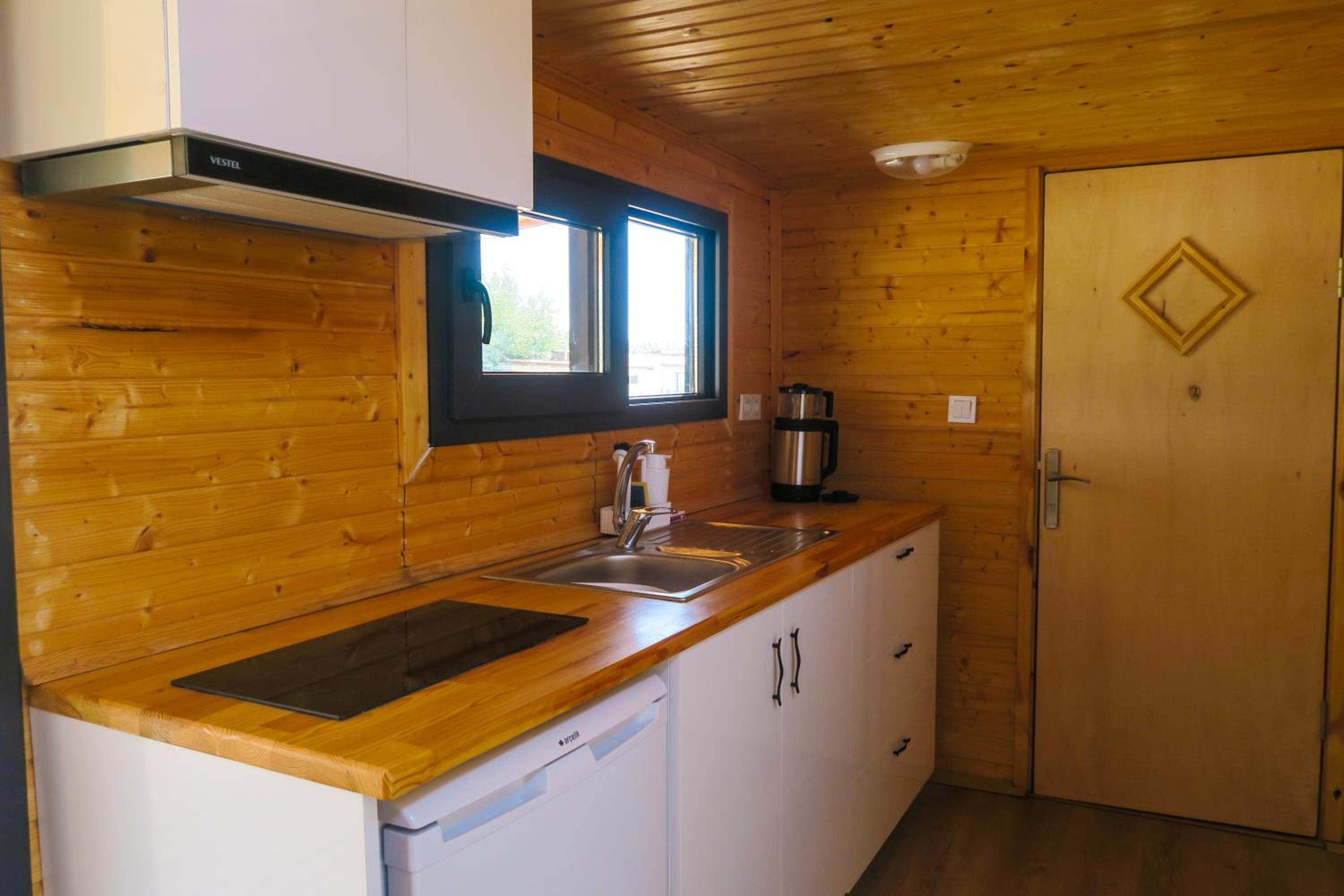 Mobile Home photo 3