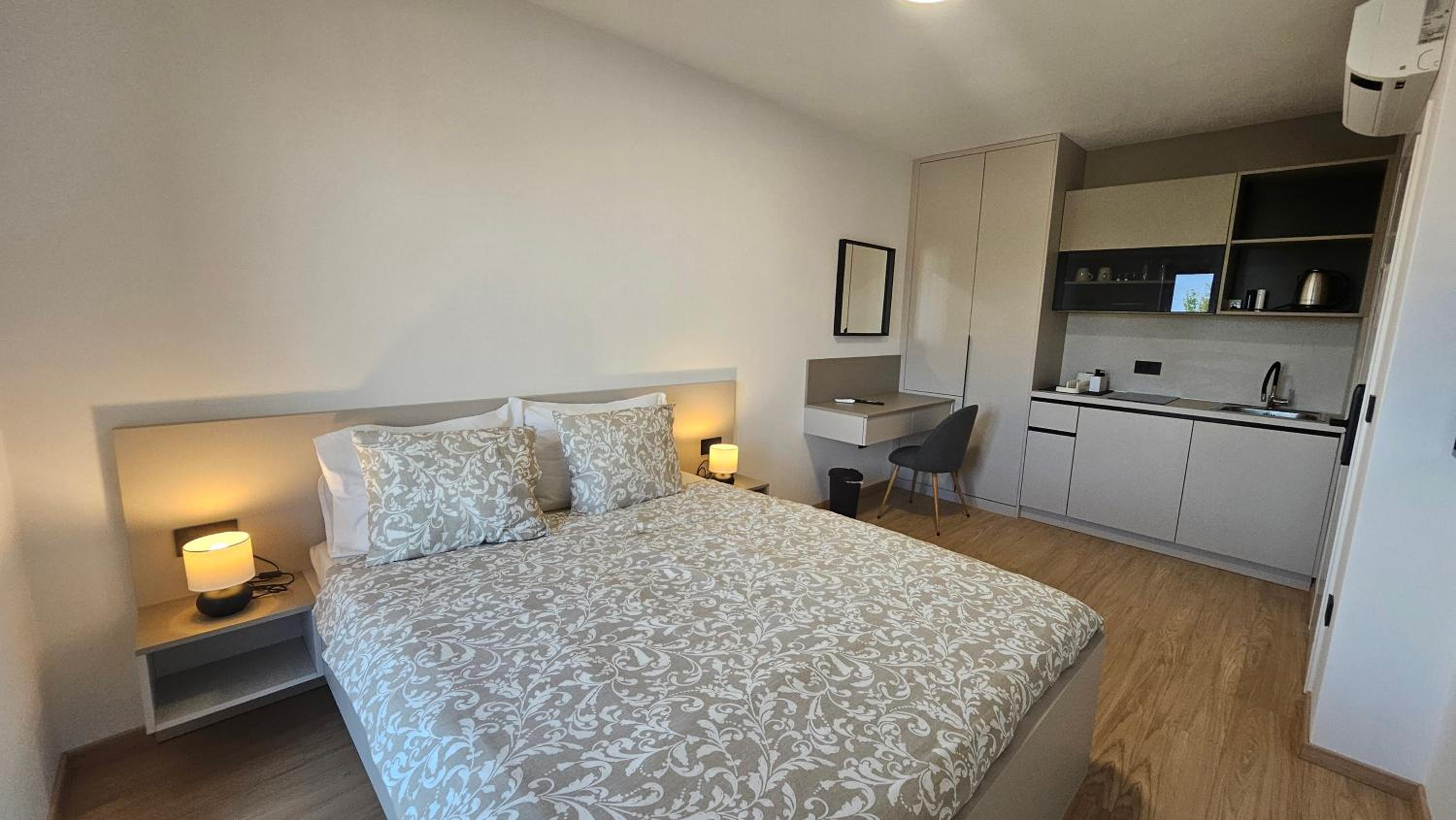 Deluxe Double Room with Side Sea View