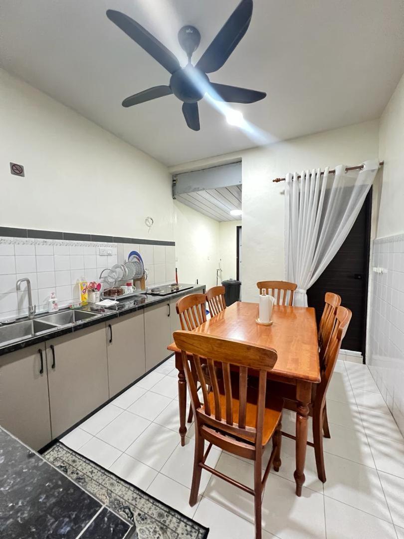 Three-Bedroom House photo 2