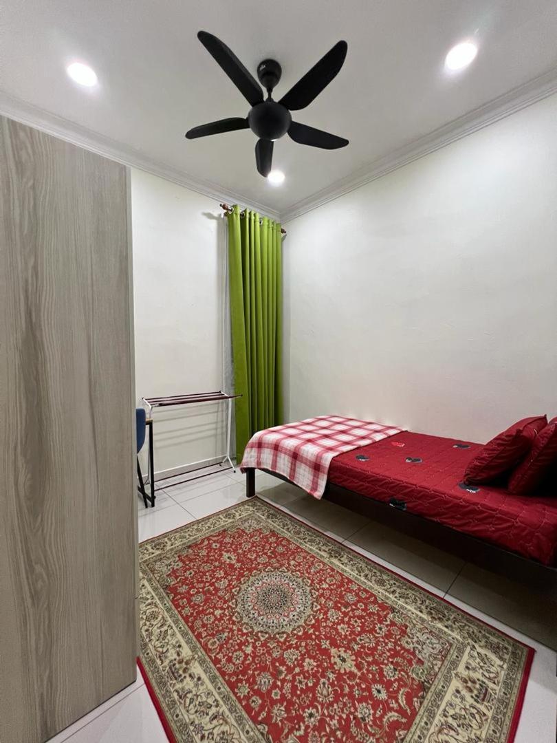 Three-Bedroom House photo 3