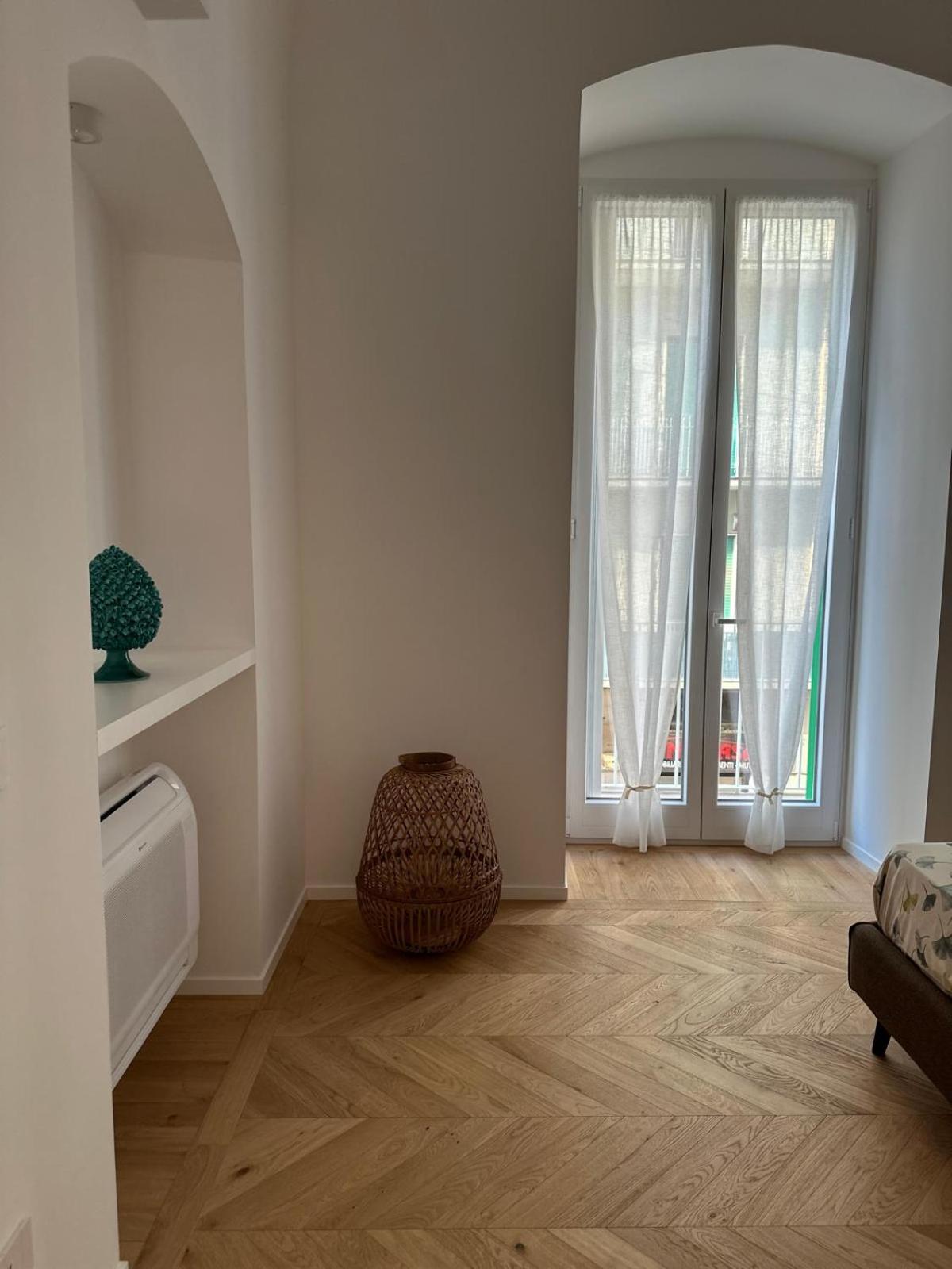 Deluxe One-Bedroom Apartment with City View photo 1