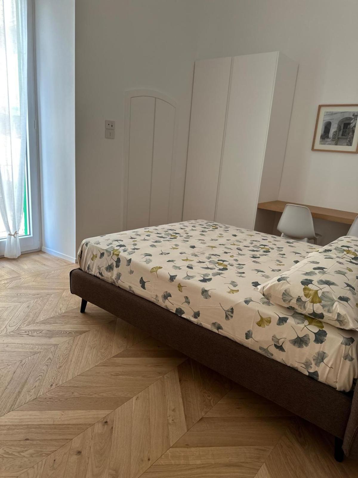 Deluxe One-Bedroom Apartment with City View photo 2