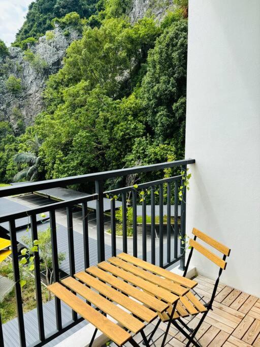 Three-Bedroom Apartment with Mountain View - Photo 21