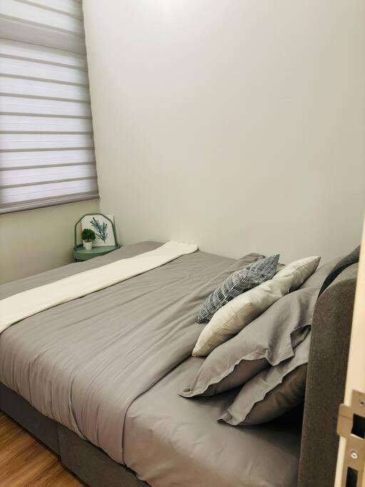 Three-Bedroom Apartment with Mountain View - Photo 26