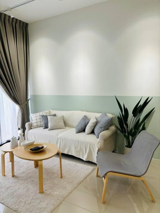 Three-Bedroom Apartment with Mountain View - Photo 29