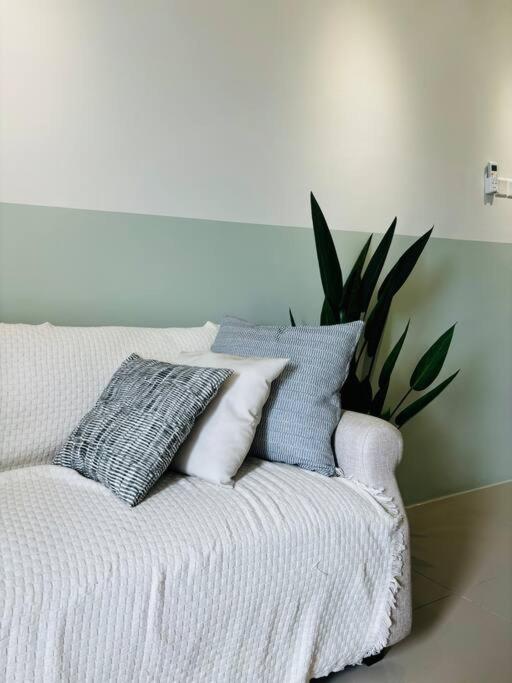 Three-Bedroom Apartment with Mountain View - Photo 30