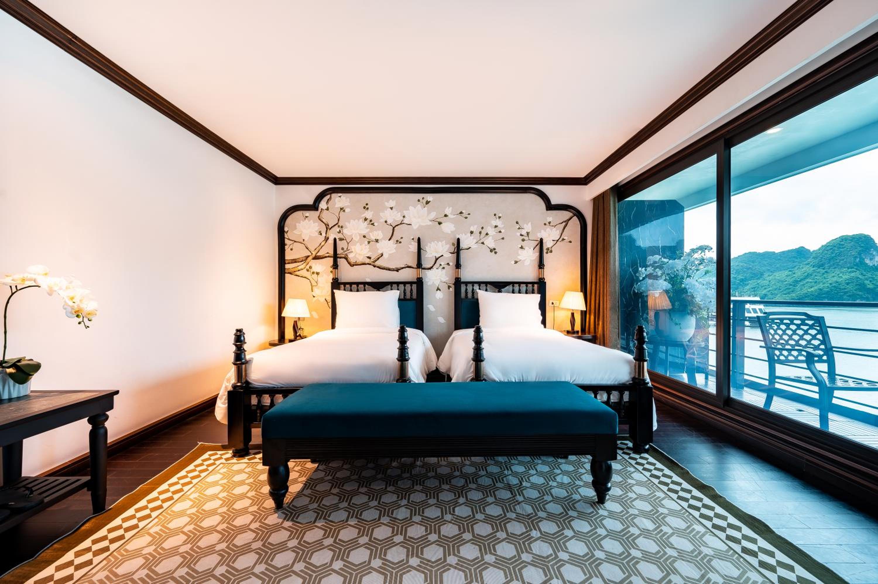 Senior Suite with Private Balcony photo 3