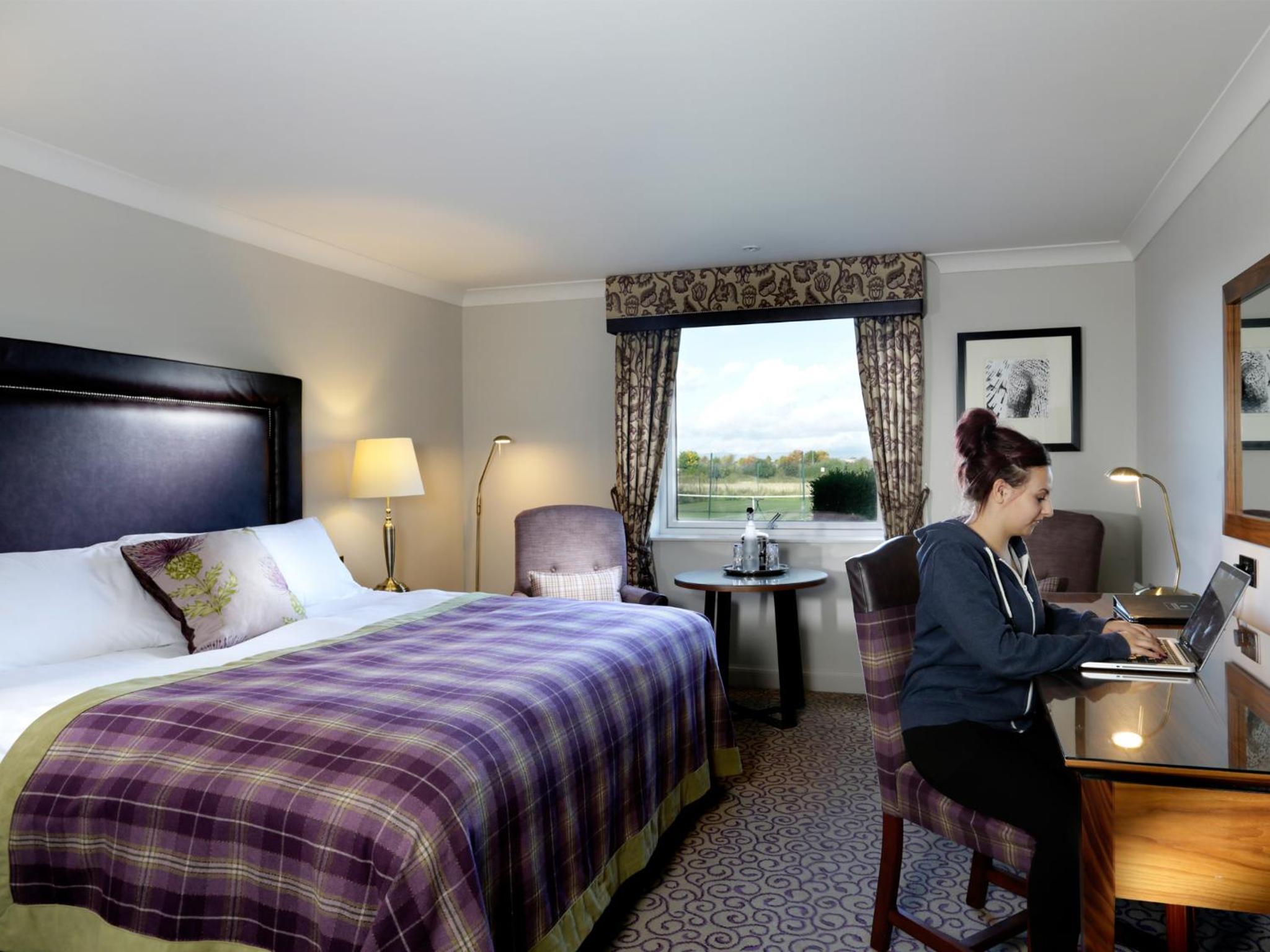 Feature King Room - Photo 8