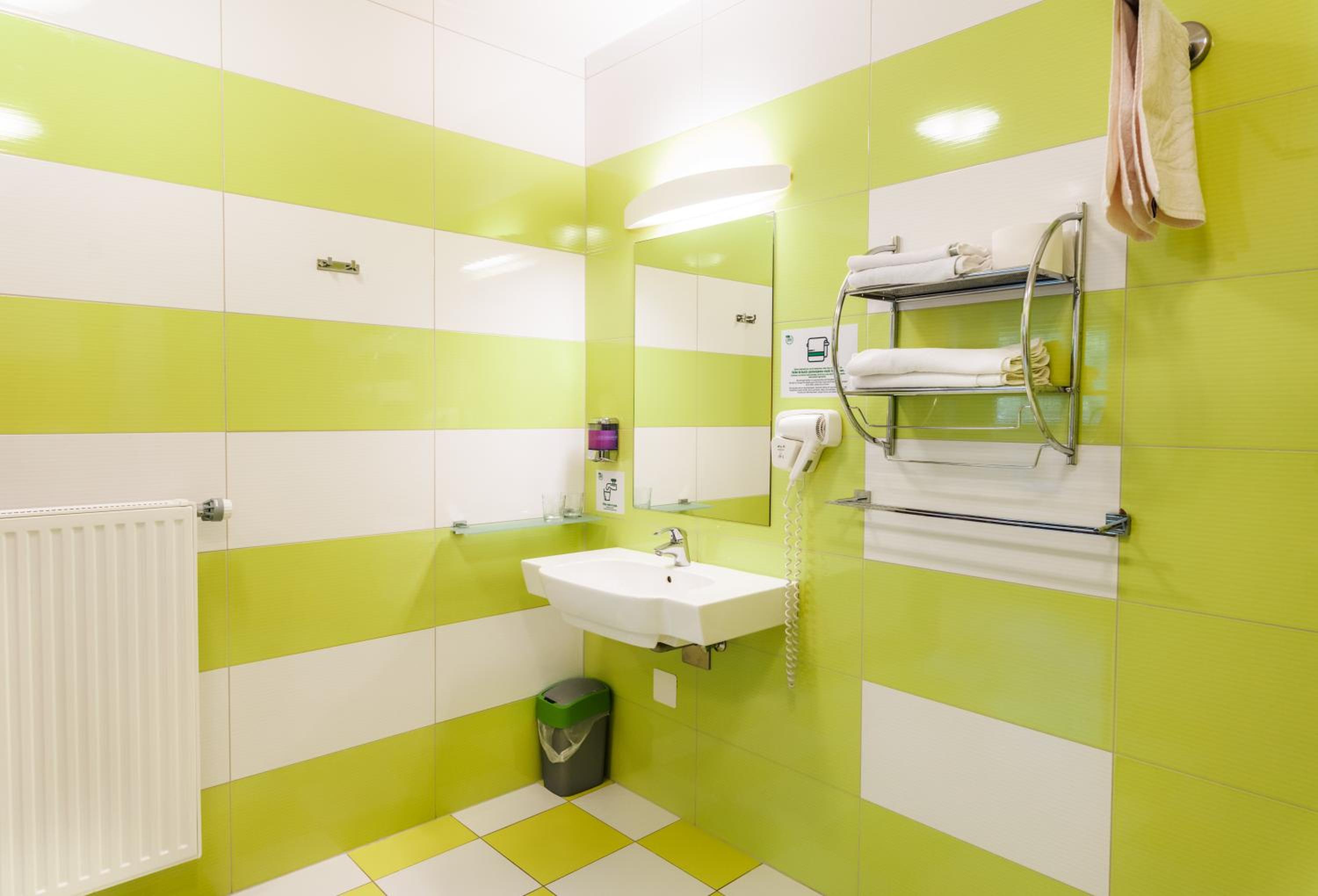 Twin Room - Photo 10