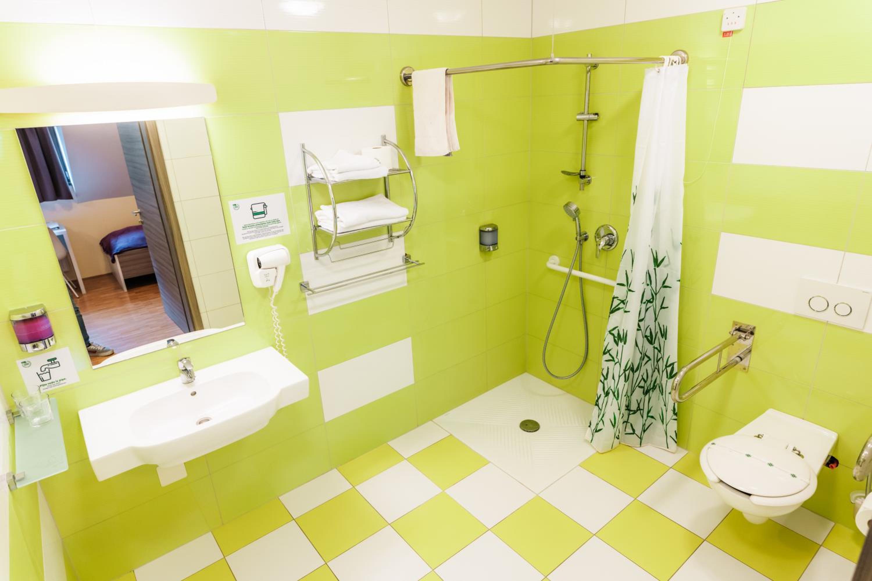 Twin Room - Photo 3