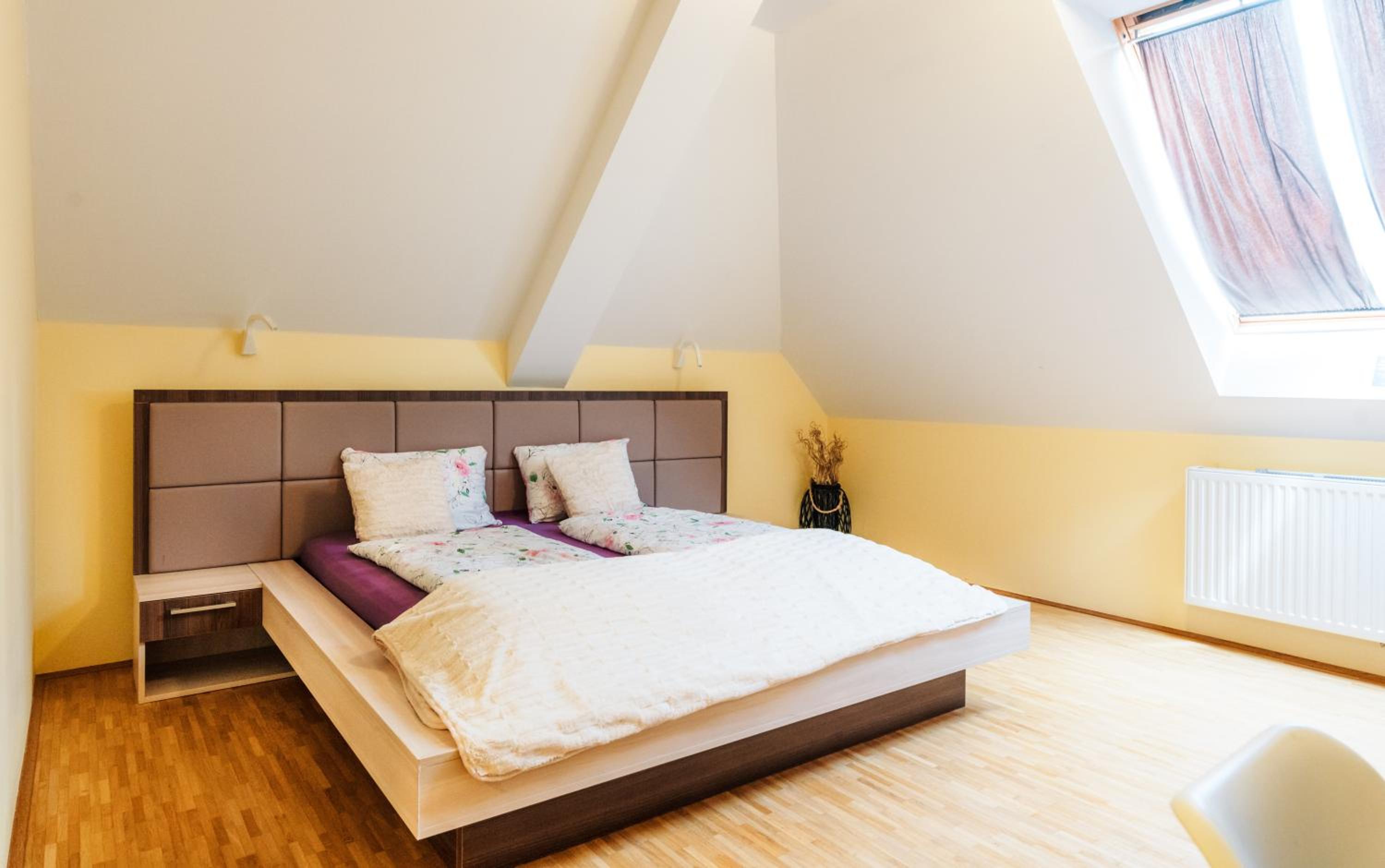 Standard Double Room - Photo 10