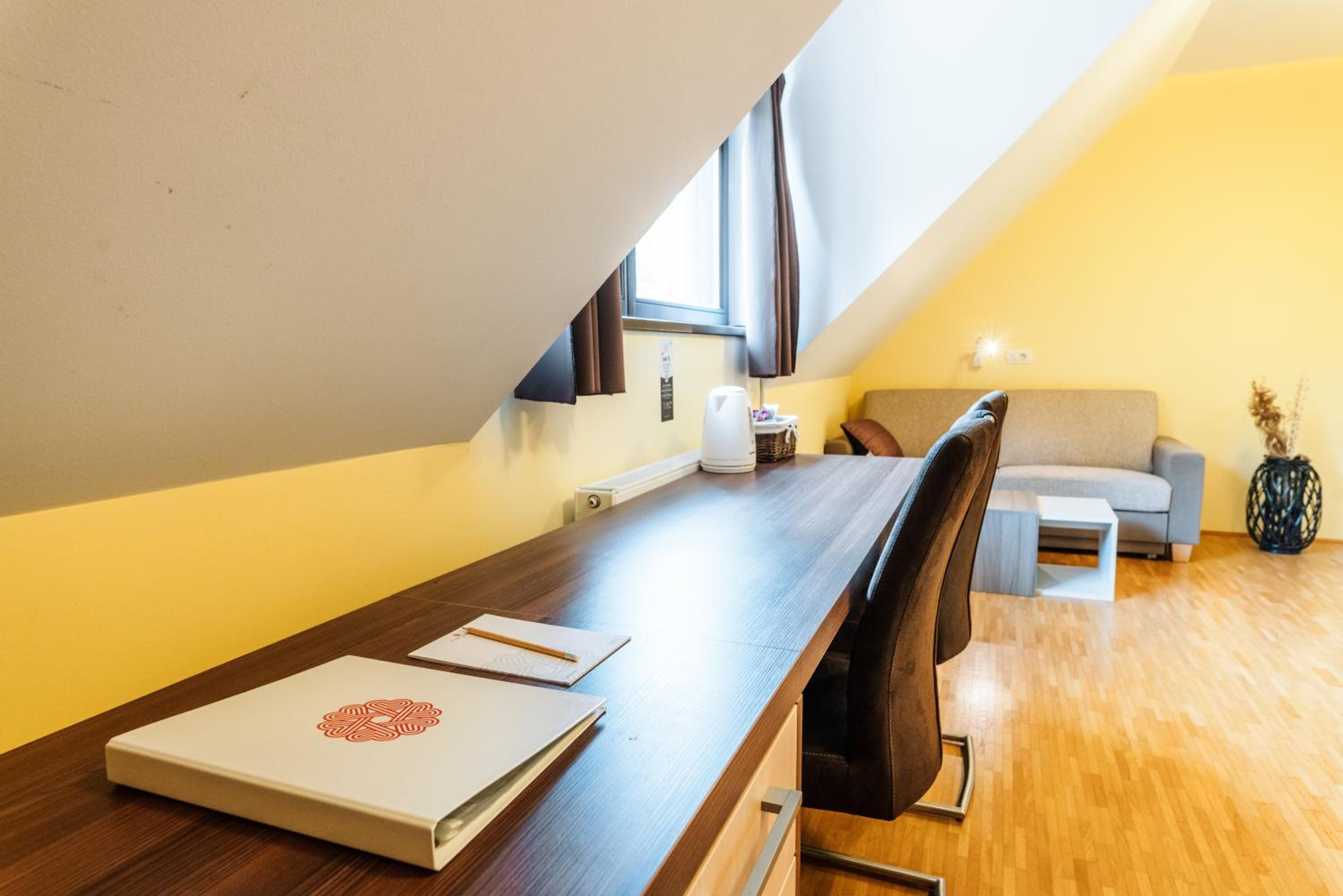 Deluxe Double Room with Extra Bed - Photo 16