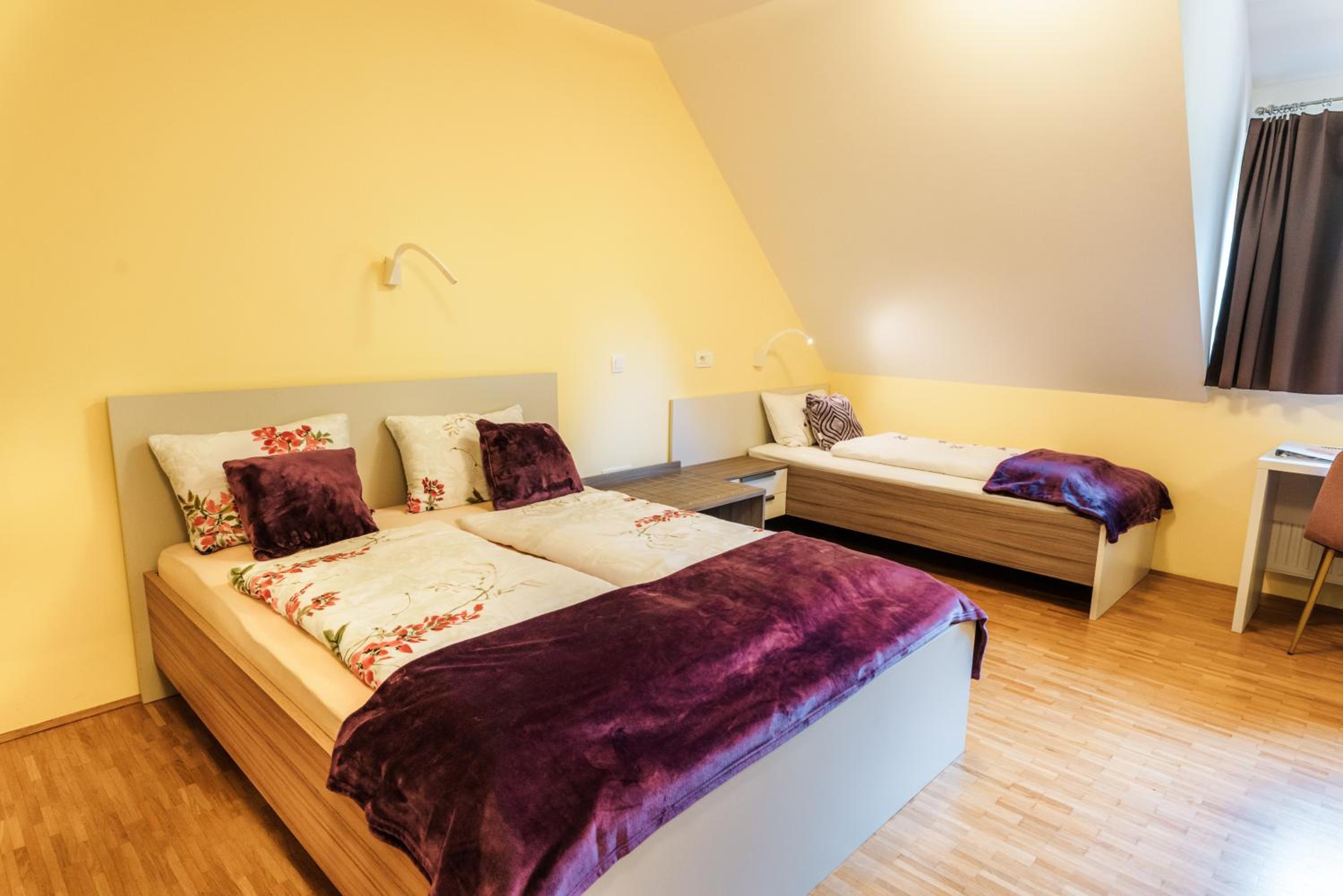 Twin Room - Photo 7