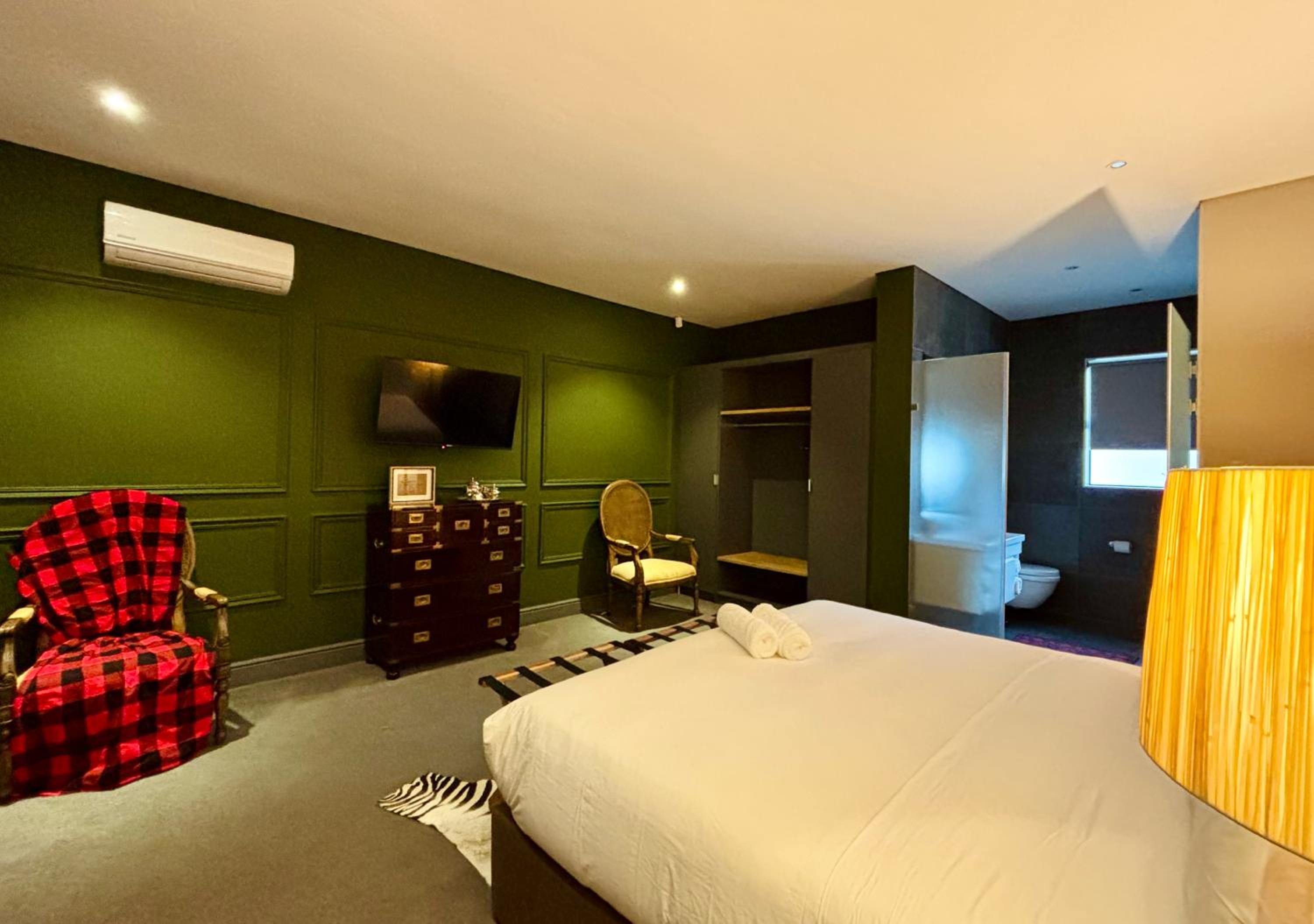 Deluxe King Room photo 1