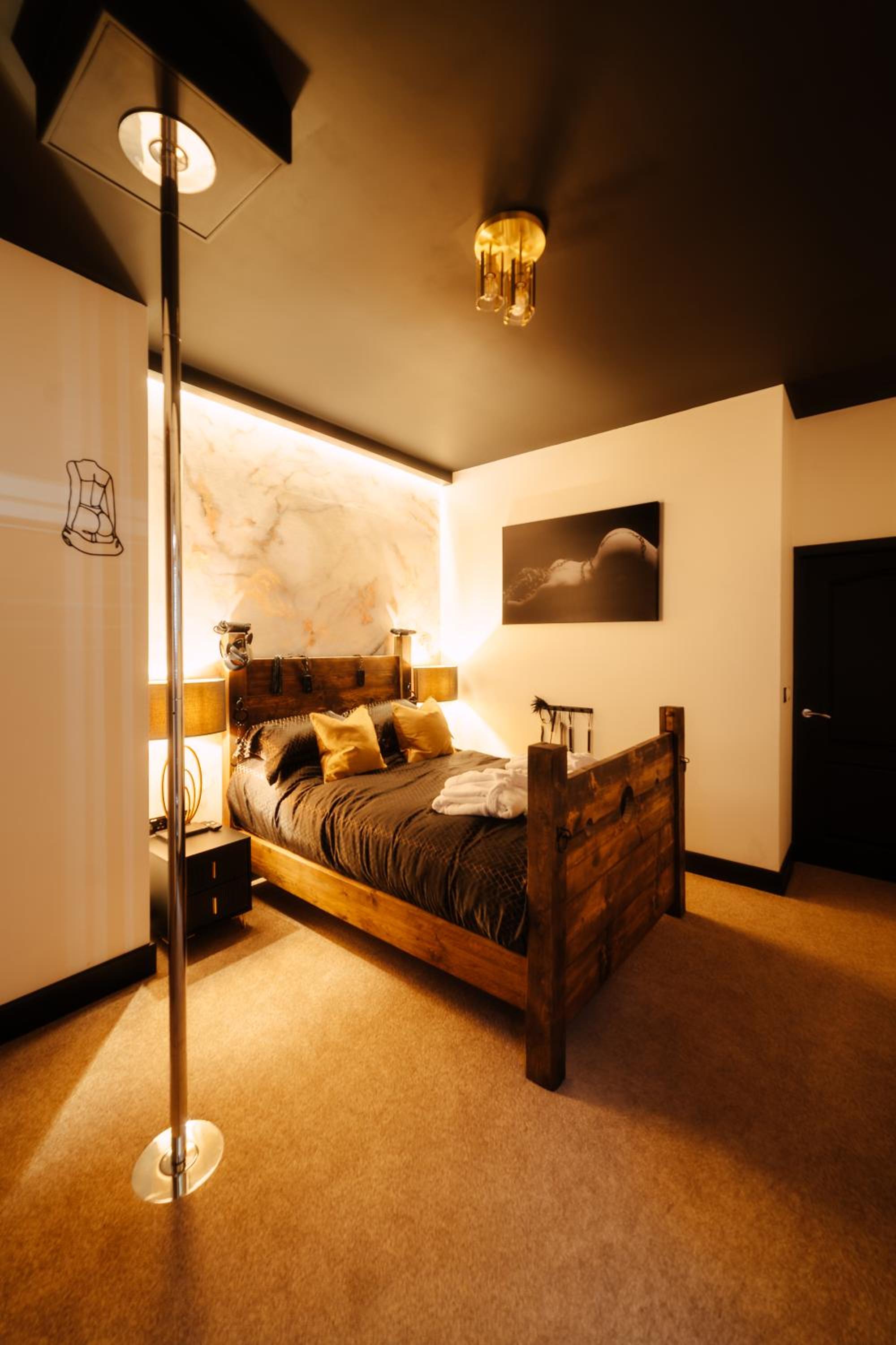 Two-Bedroom Apartment with Balcony photo 1