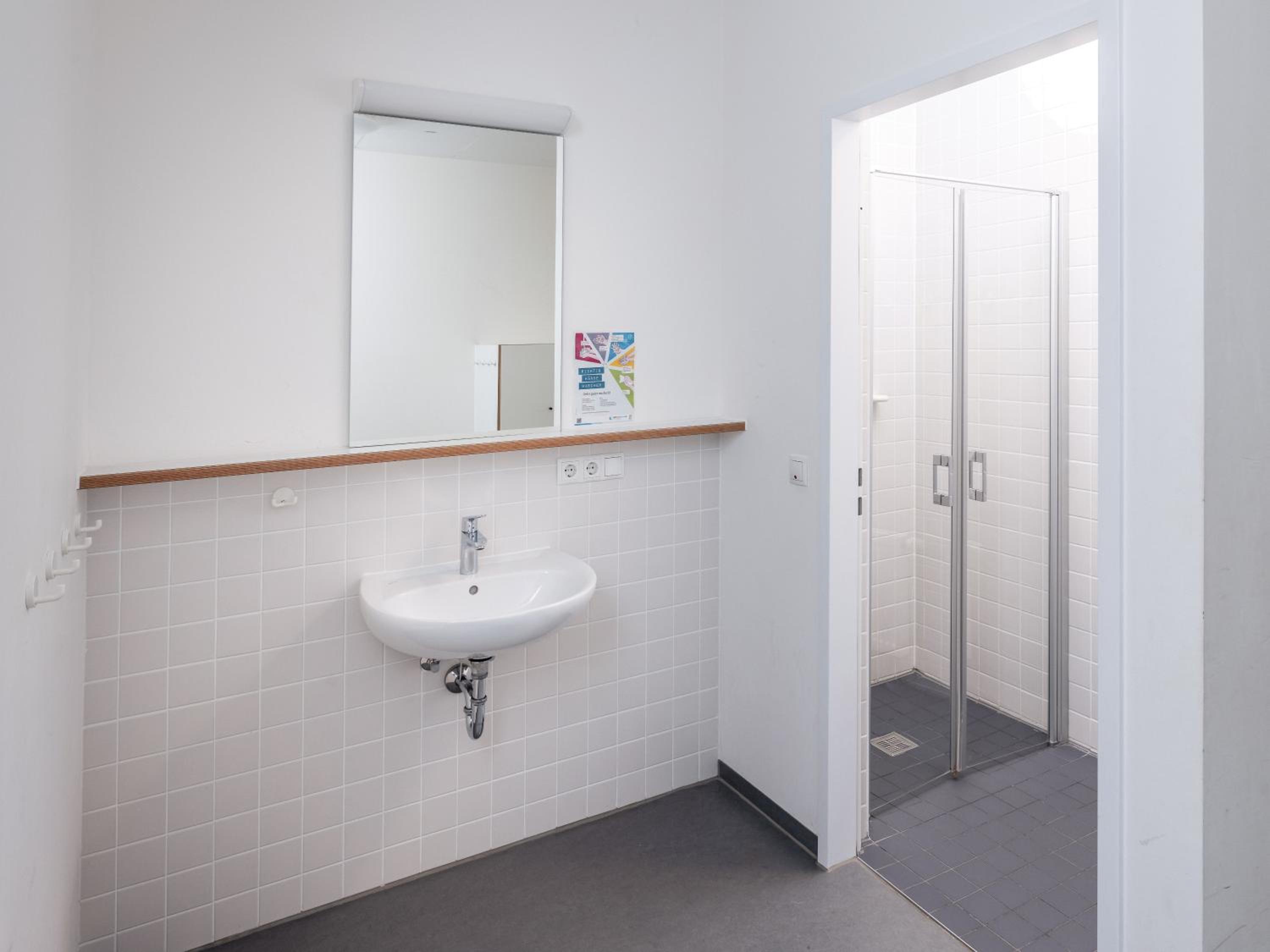 Single Room with Bathroom photo 2