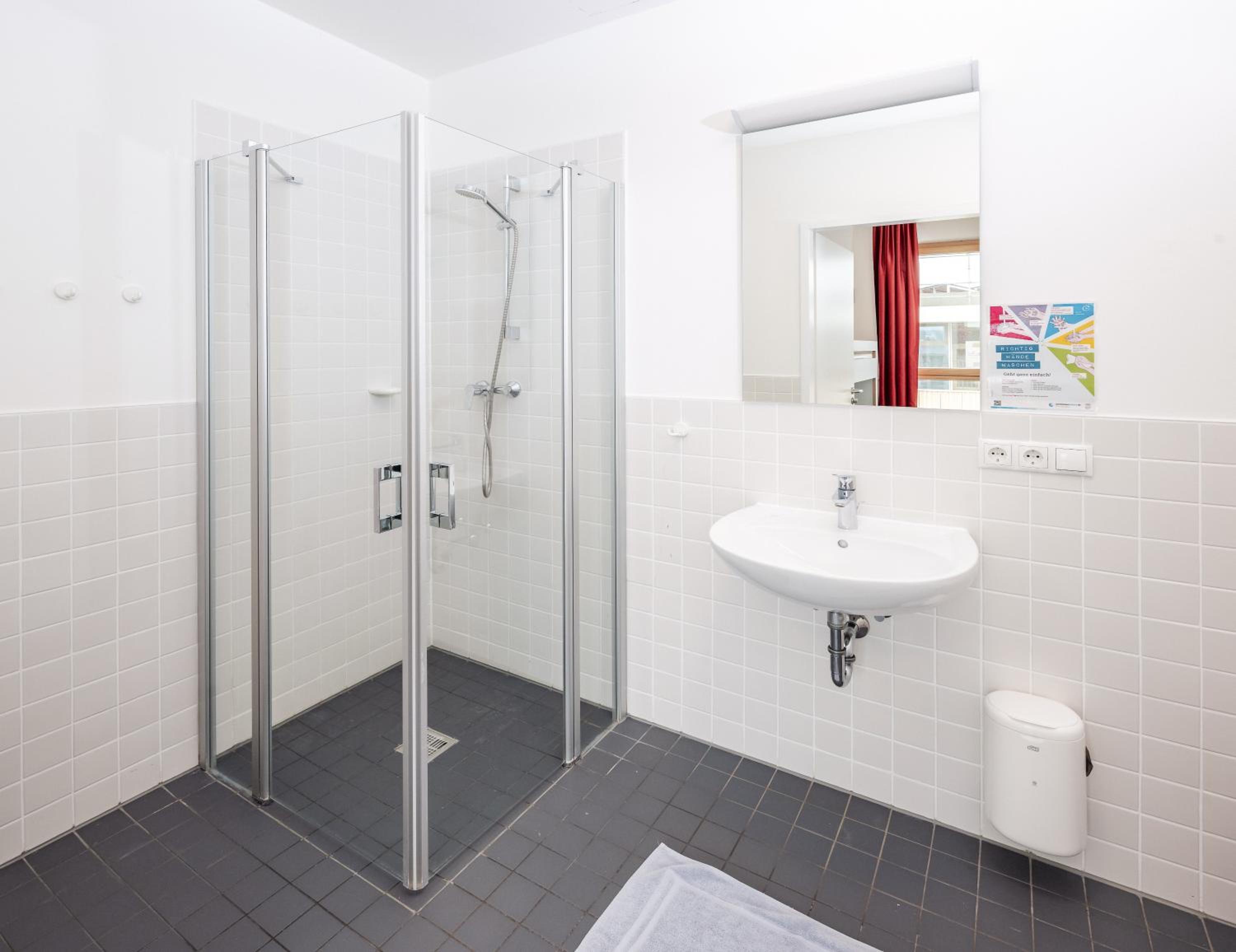 Single Room - Disability Access photo 3
