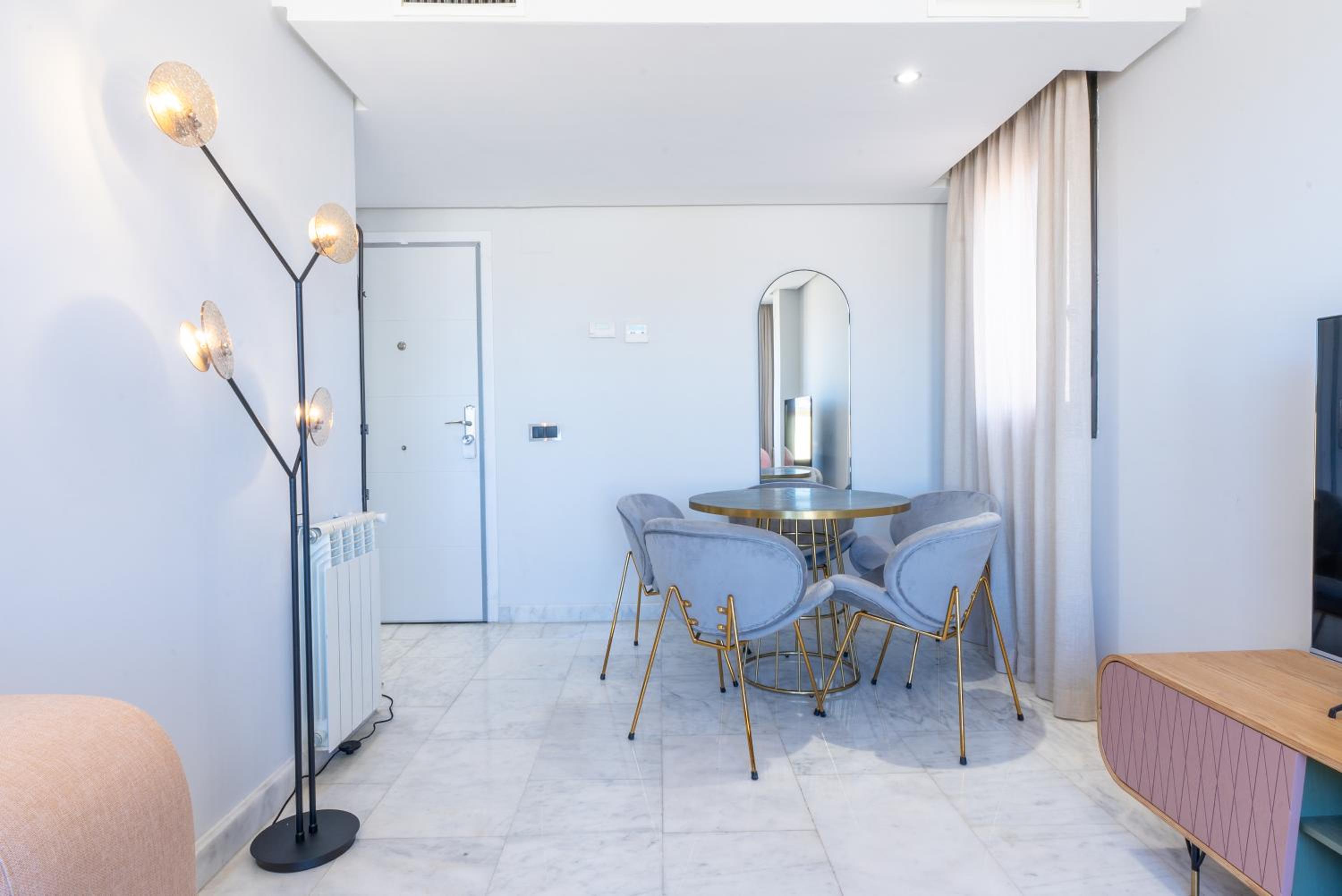 One-Bedroom Apartment with Terrace photo 2