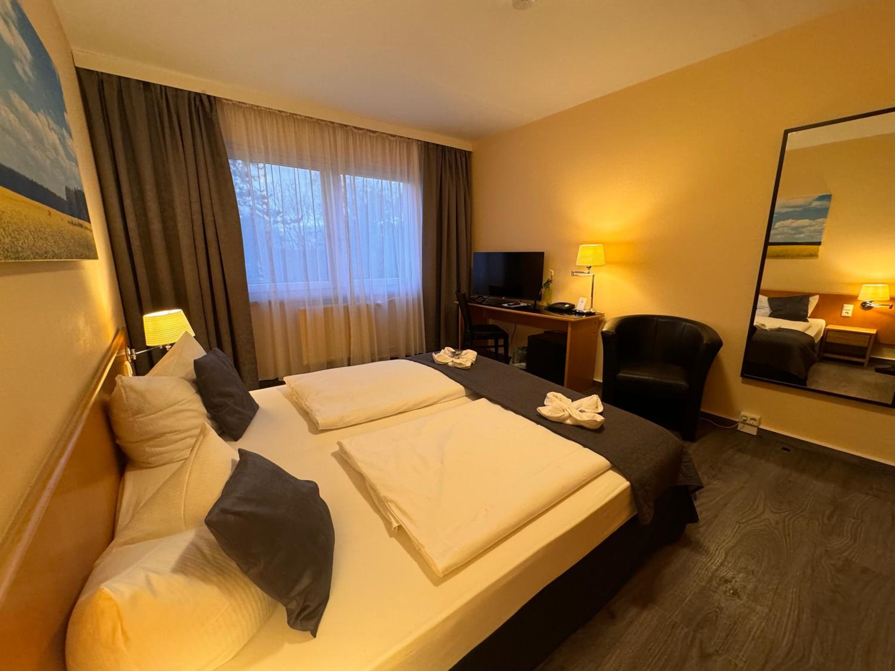 Standard Double Room - Photo 7