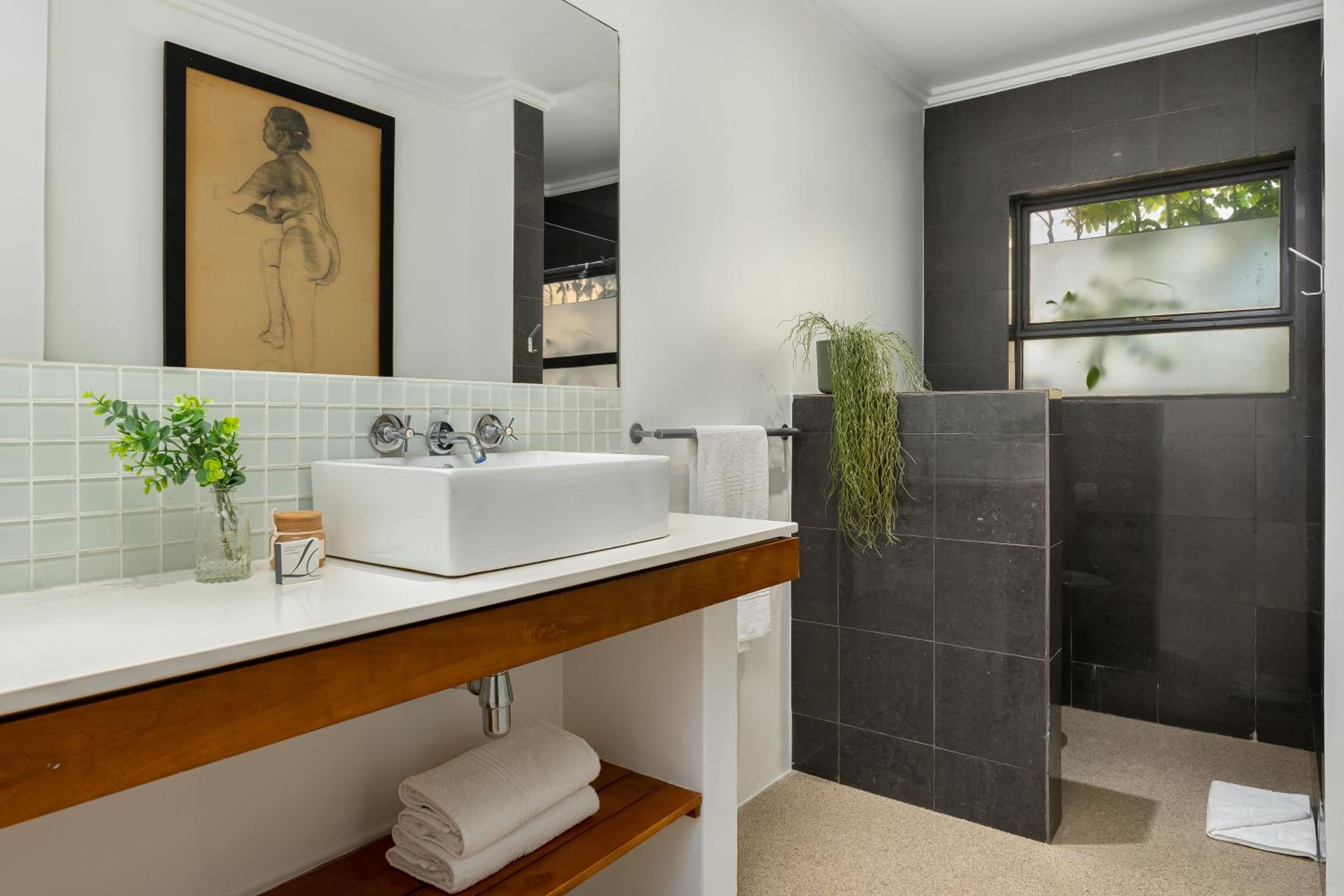 Standard Queen Room - Photo 5