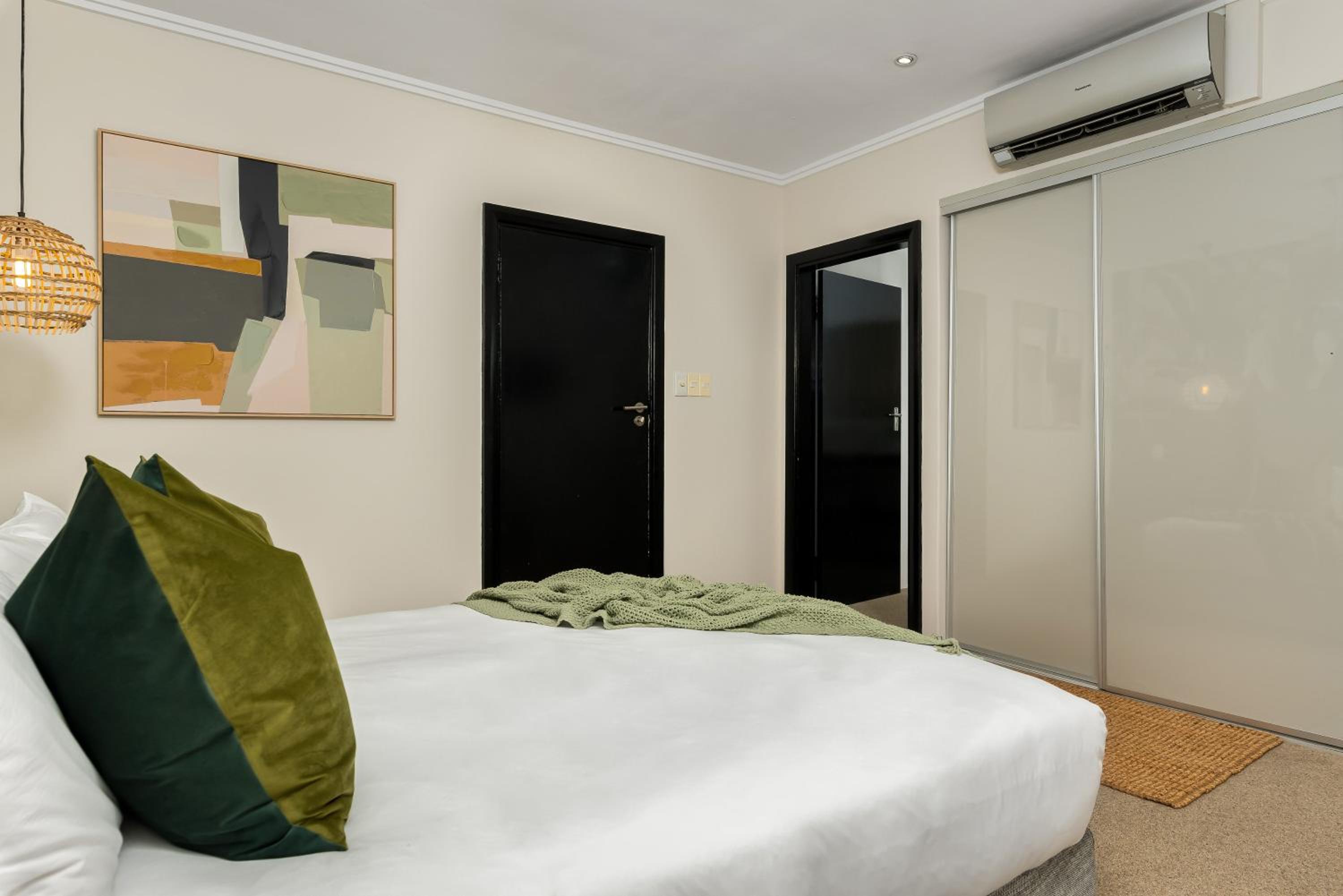 Standard Queen Room - Photo 12