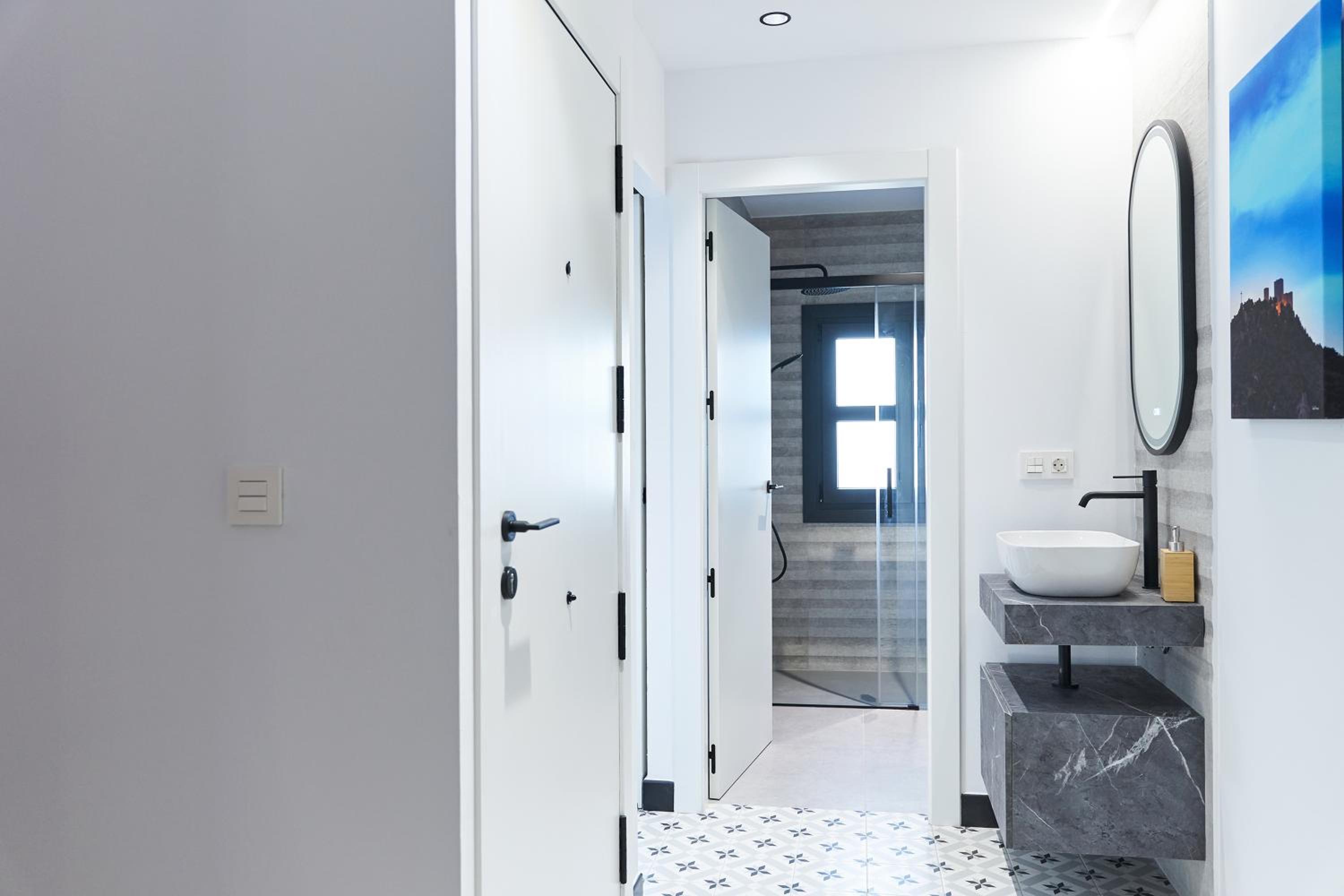 Two-Bedroom Apartment with City View photo 2