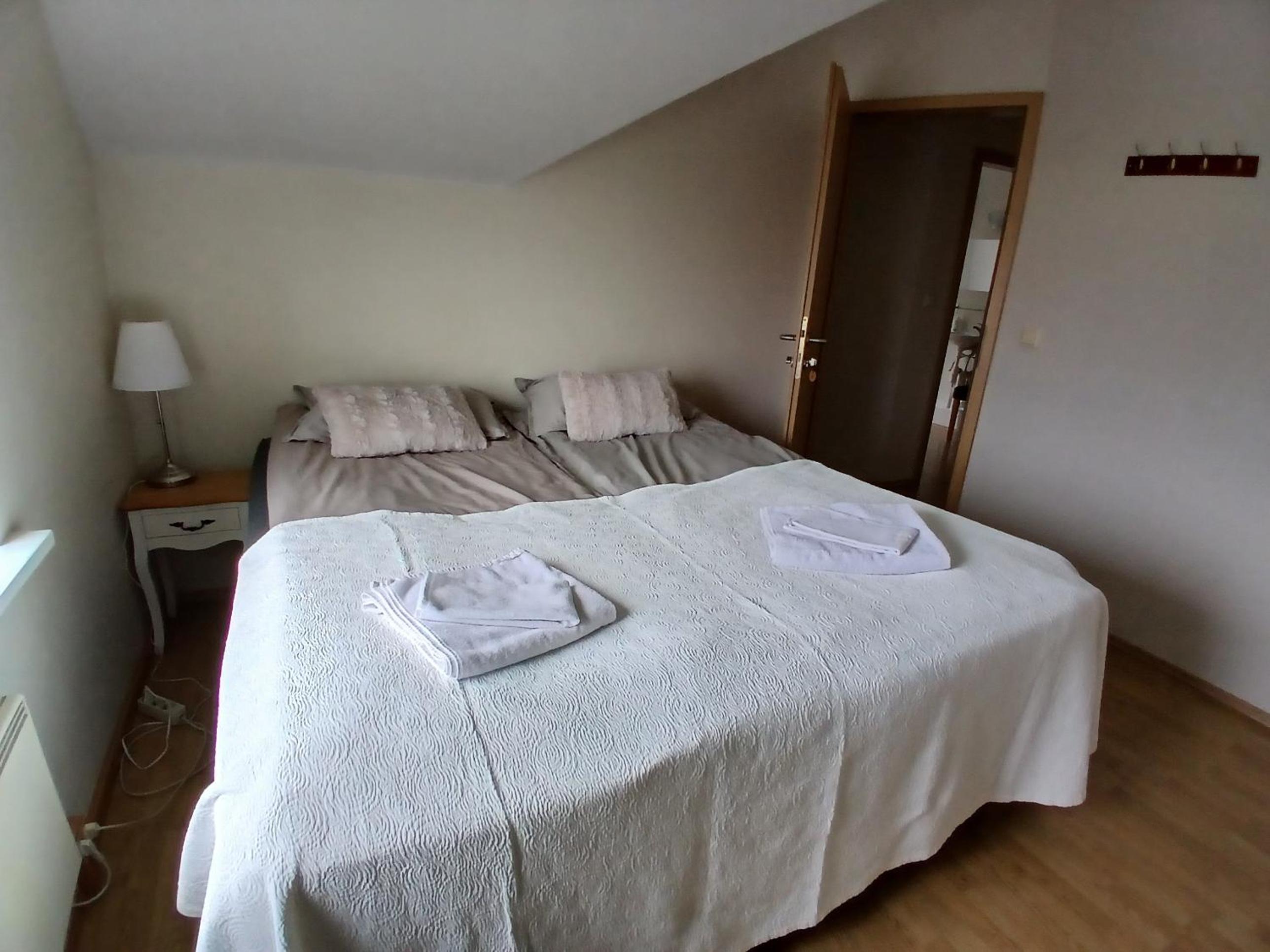 Double Room with Shared Bathroom photo 2