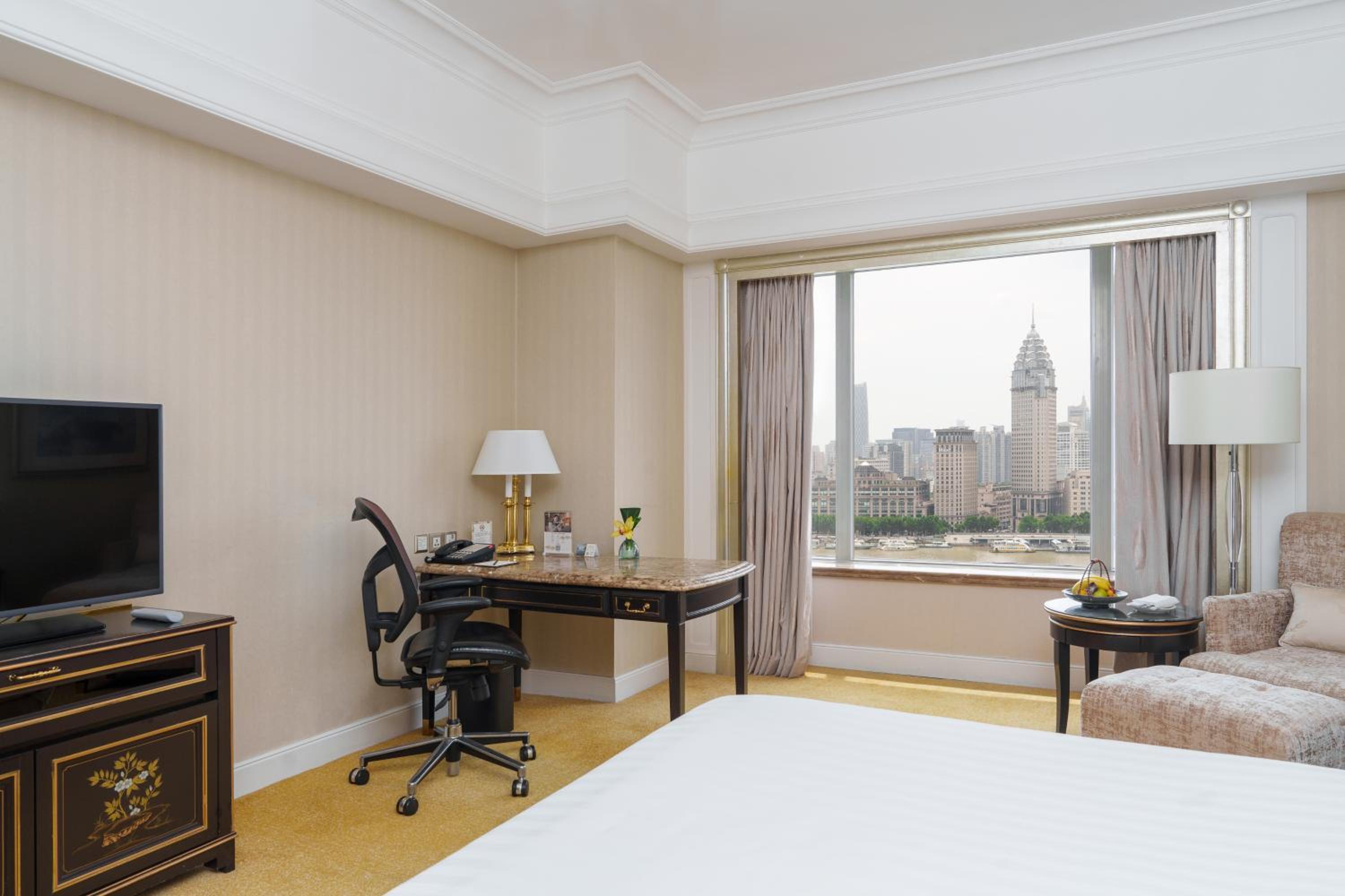 Deluxe Bund King Room