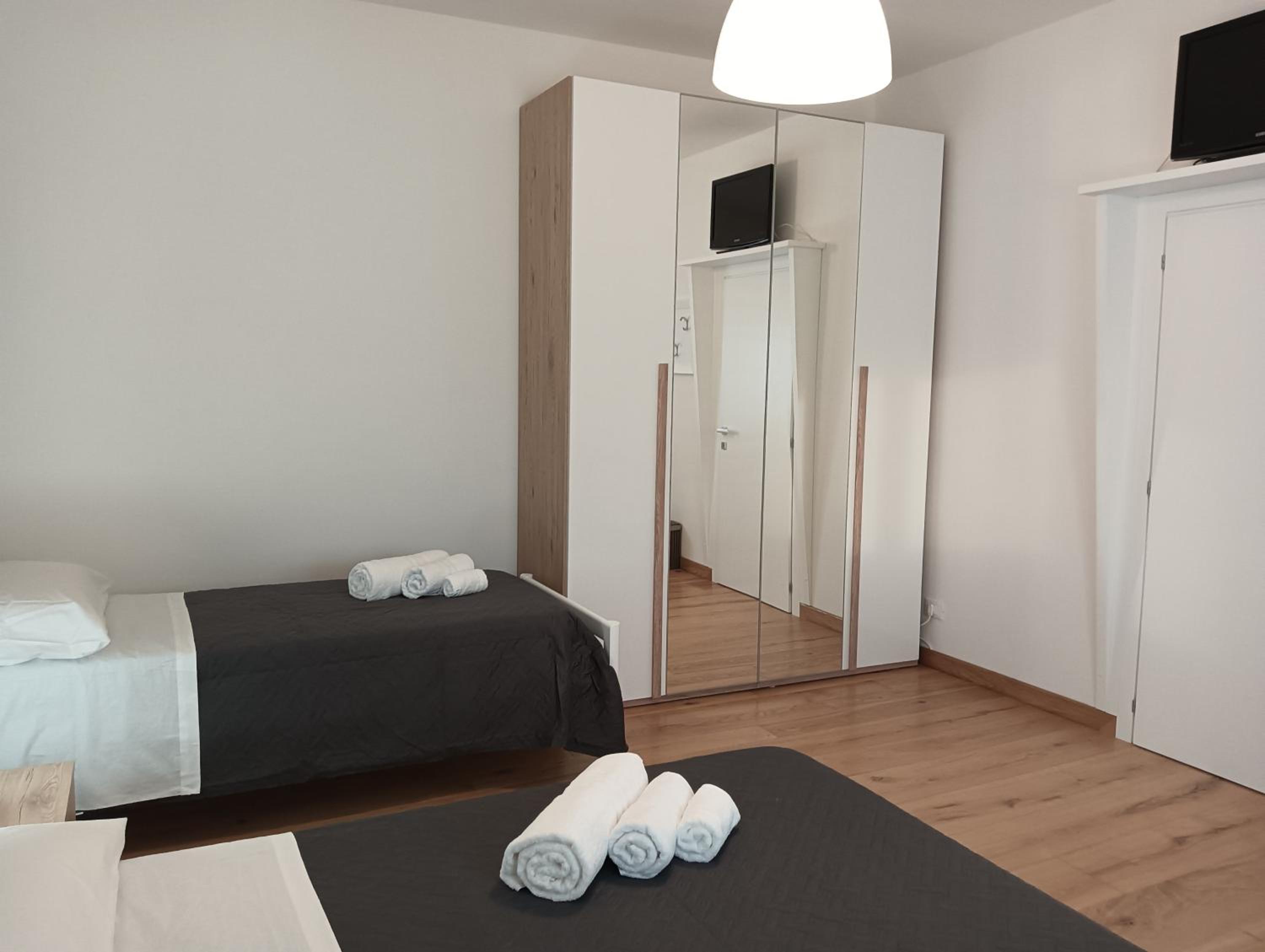 Triple Room with Shared Bathroom photo 2