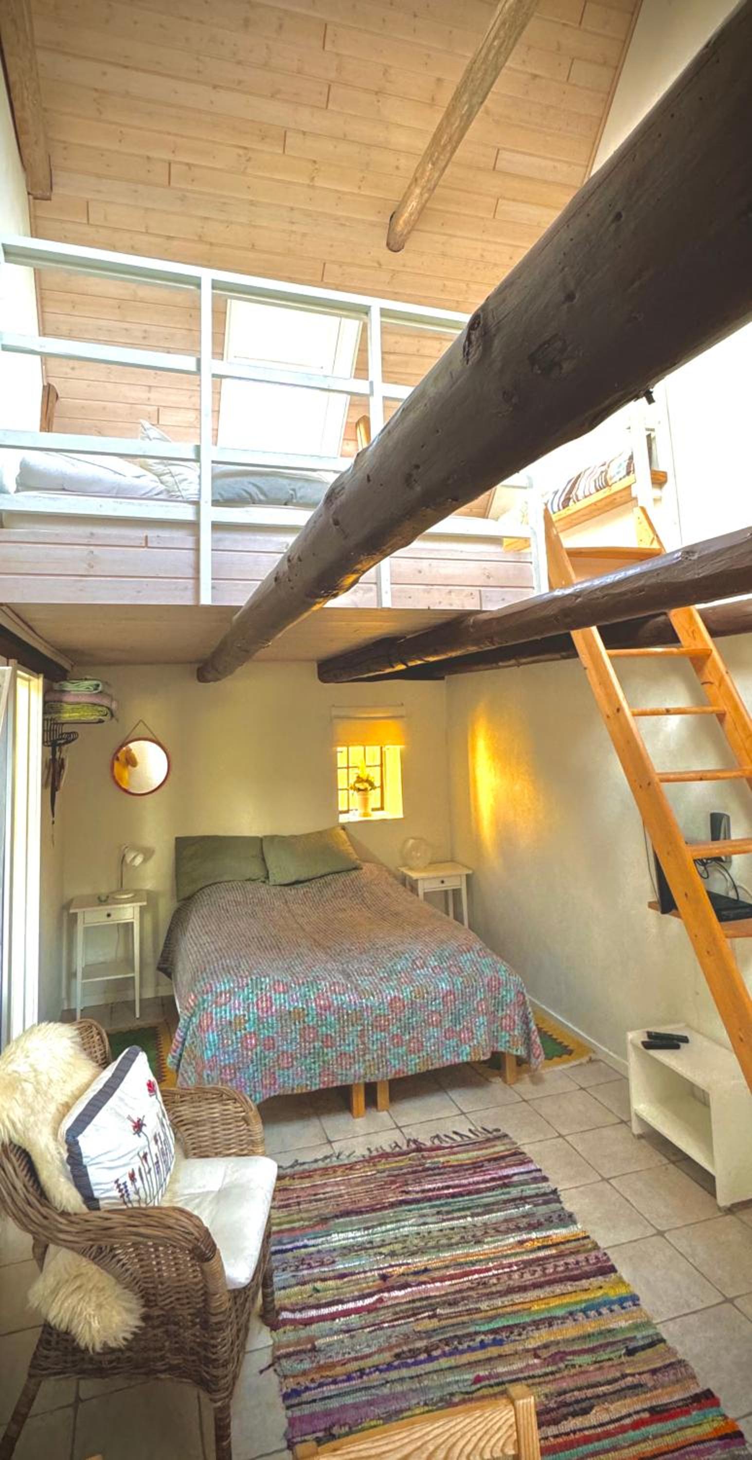 Double Room with Shared Bathroom photo 3