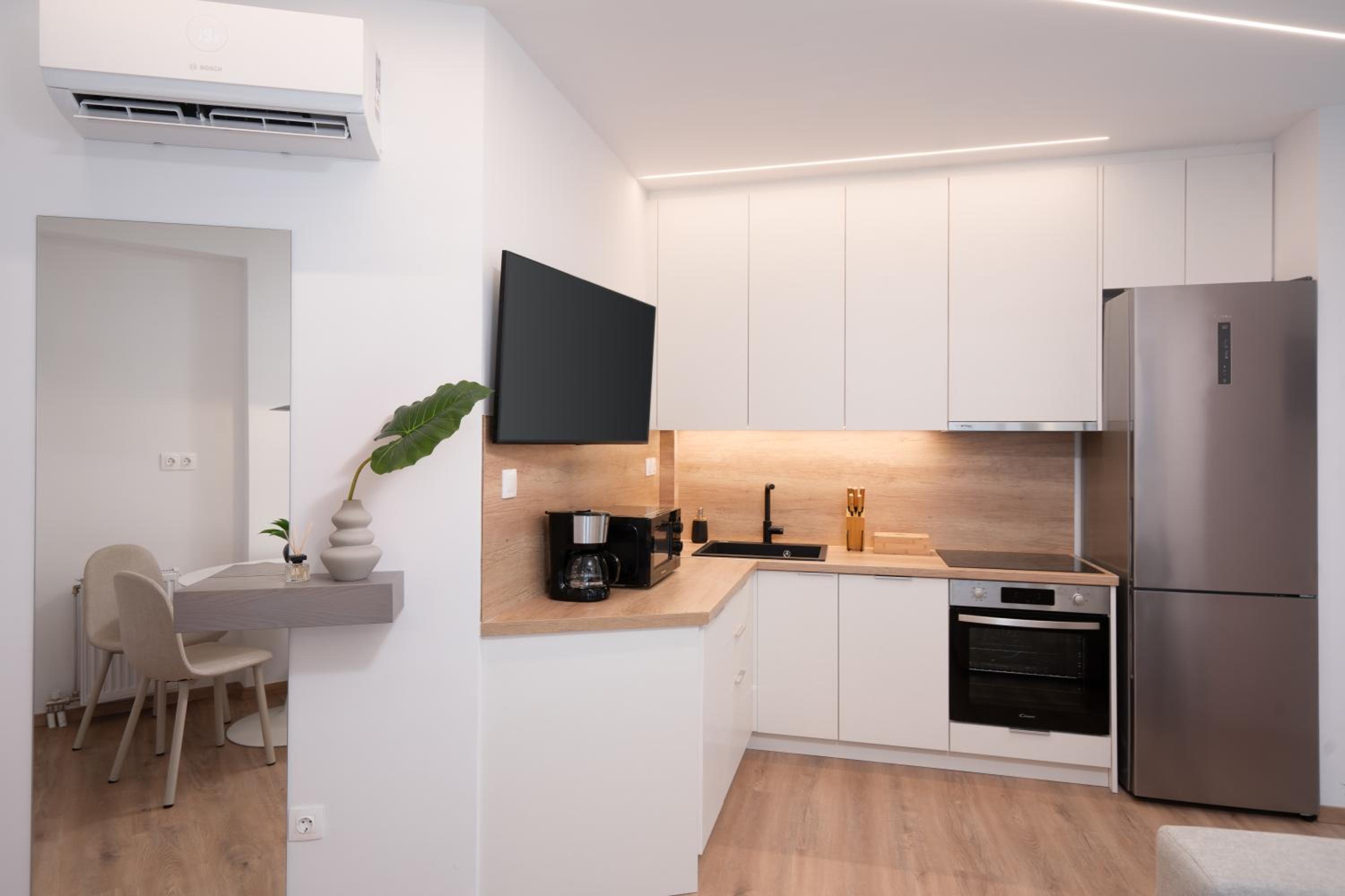 Two-Bedroom Apartment with Balcony photo 3