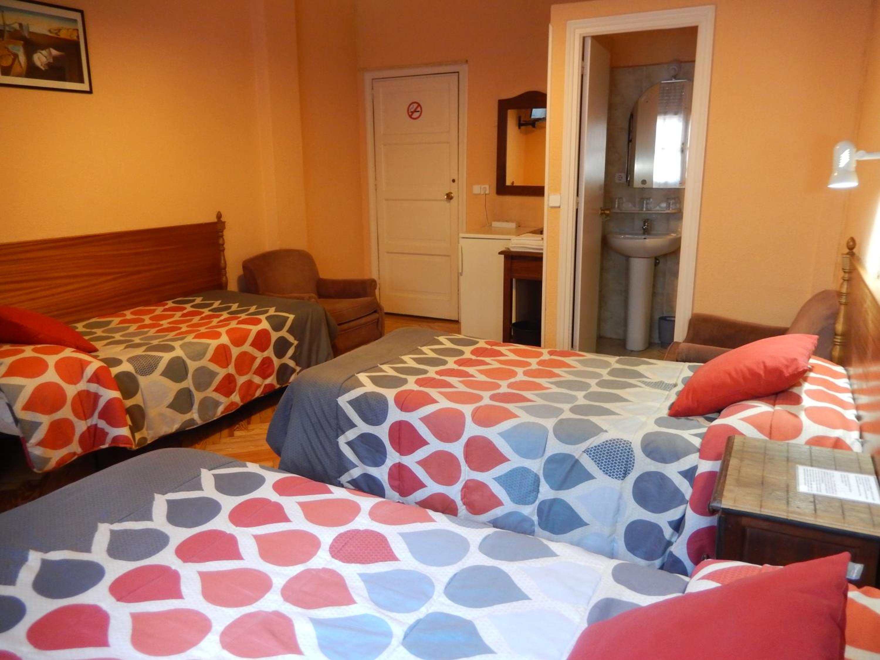 Triple Room with Shared Bathroom photo 3