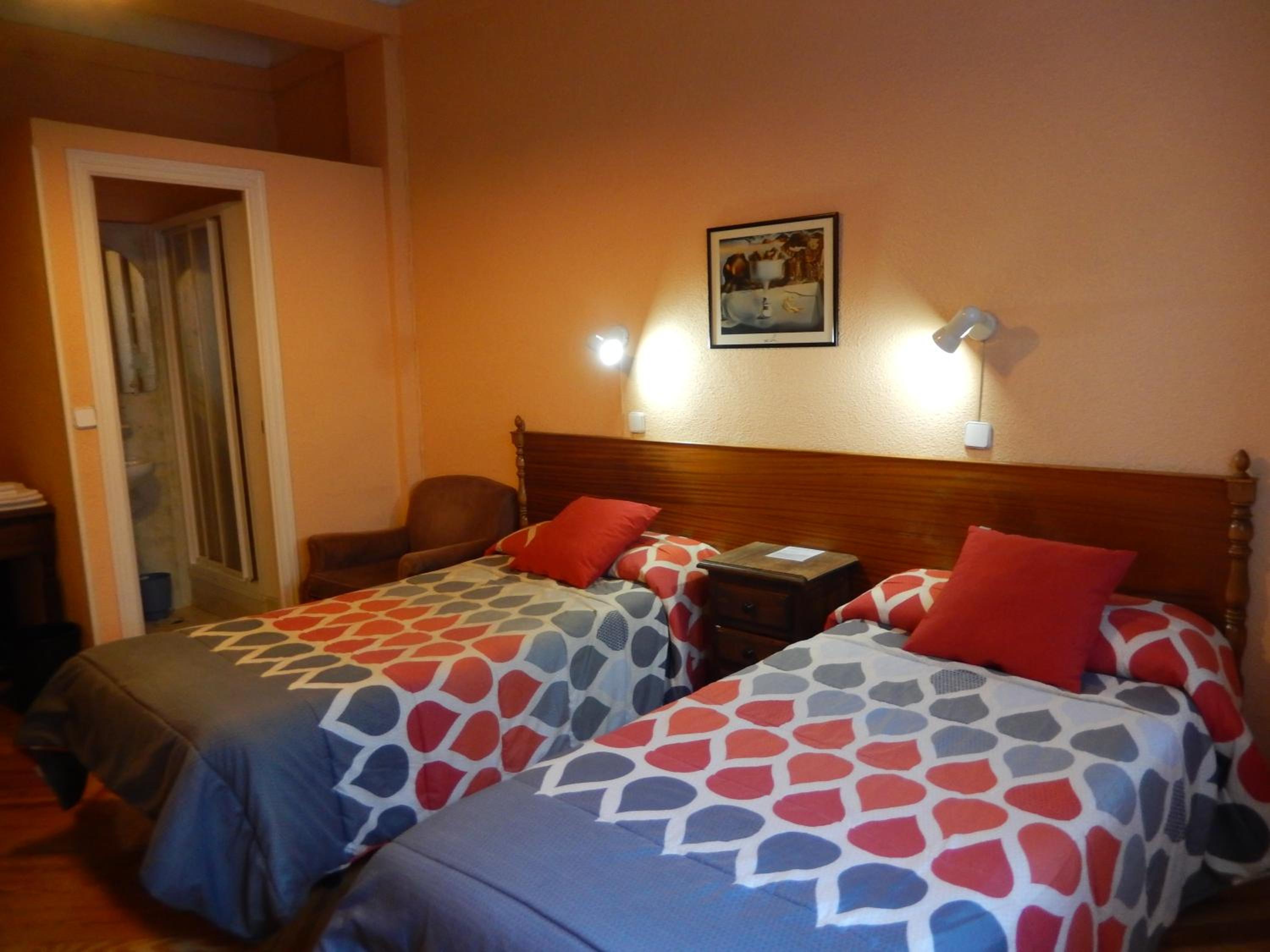 Twin Room with Shared Bathroom photo 2
